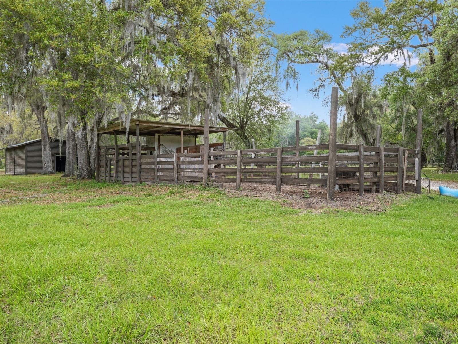 Listing photo id 2 for 22250 Hayman Road