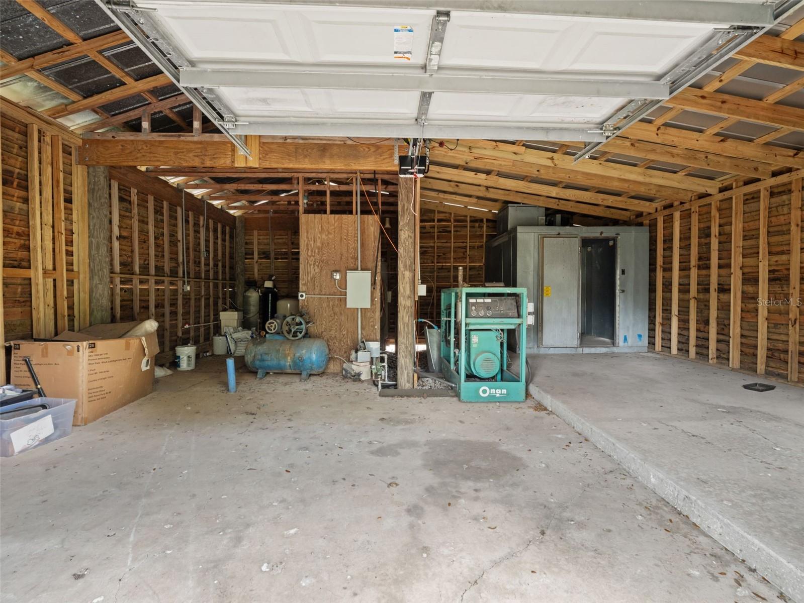 Listing photo id 40 for 22250 Hayman Road