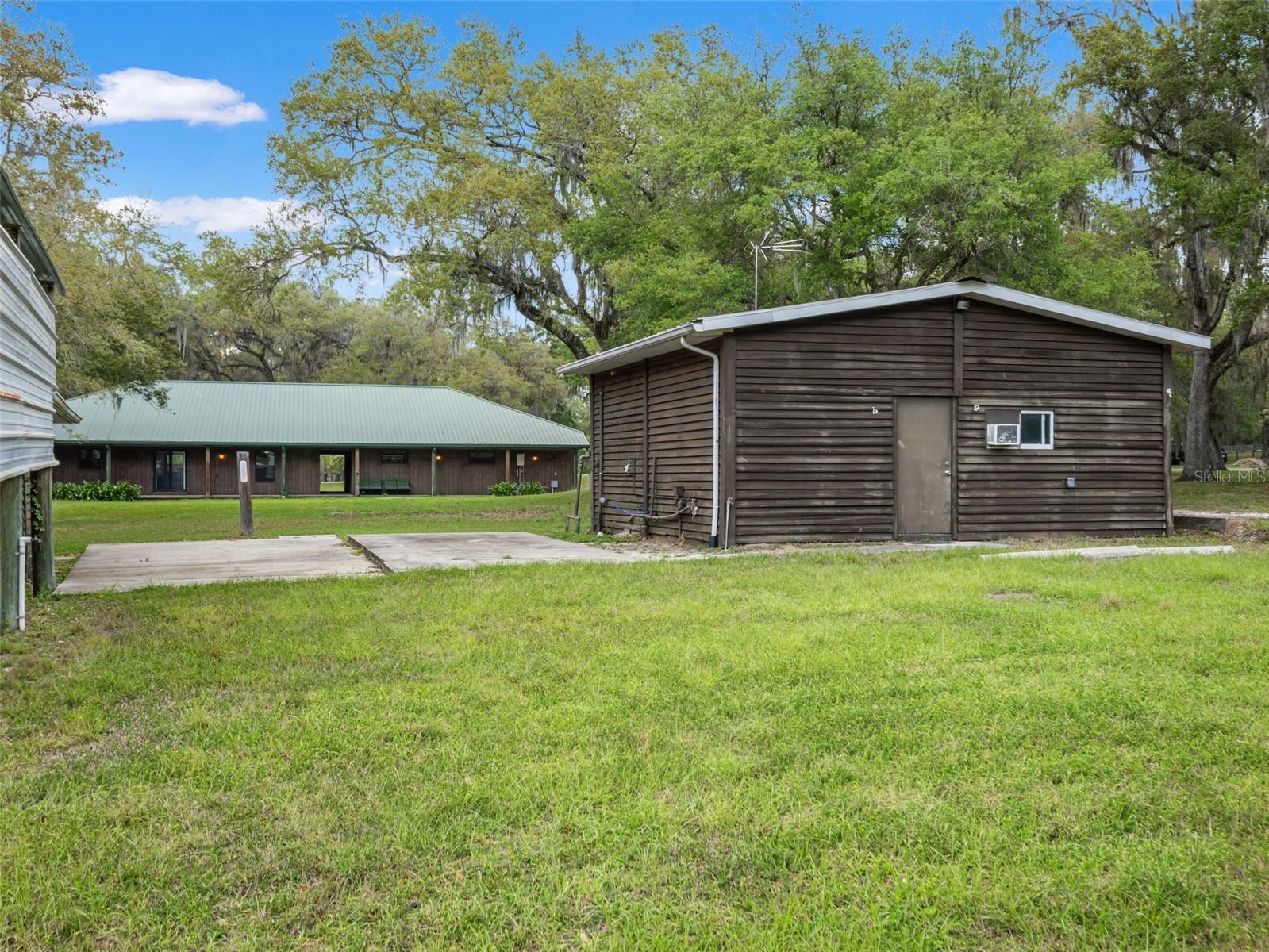 Listing photo id 3 for 22250 Hayman Road