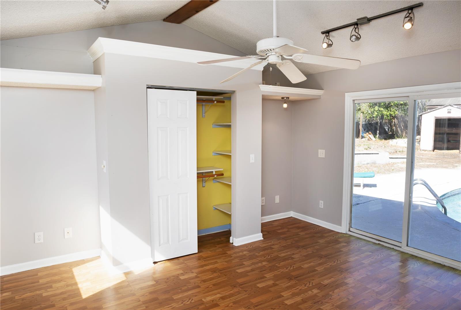 Image 16 of 45 For 9939 Woodridge Court