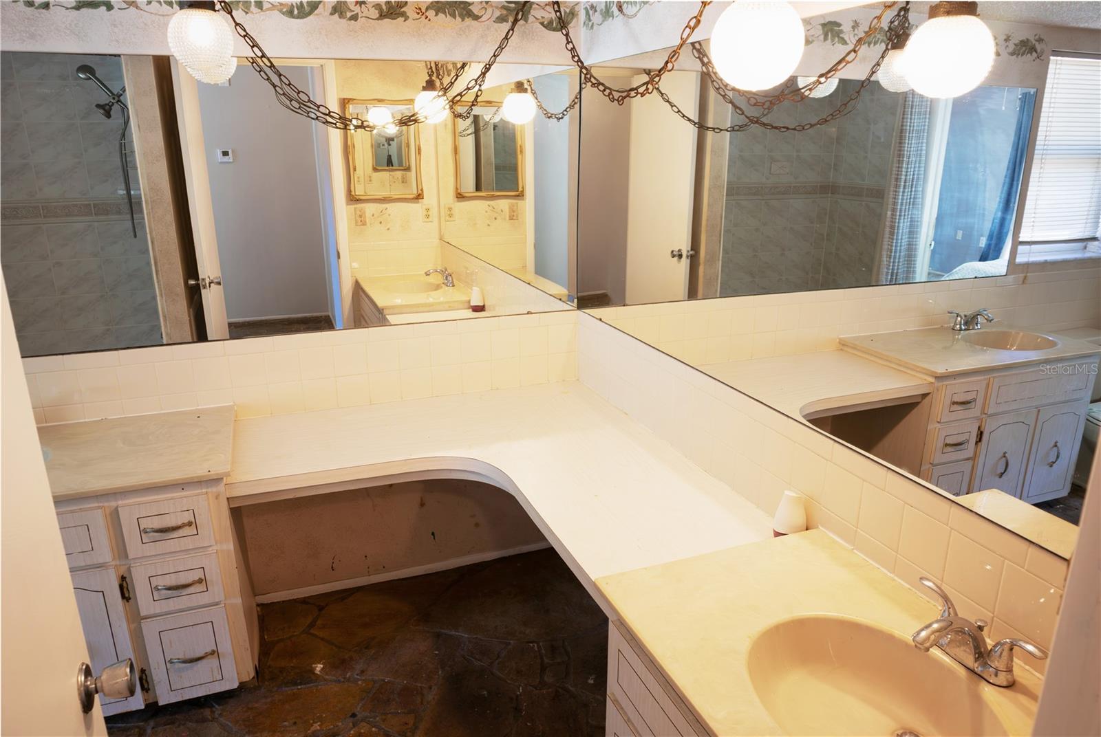 Image 26 of 45 For 9939 Woodridge Court