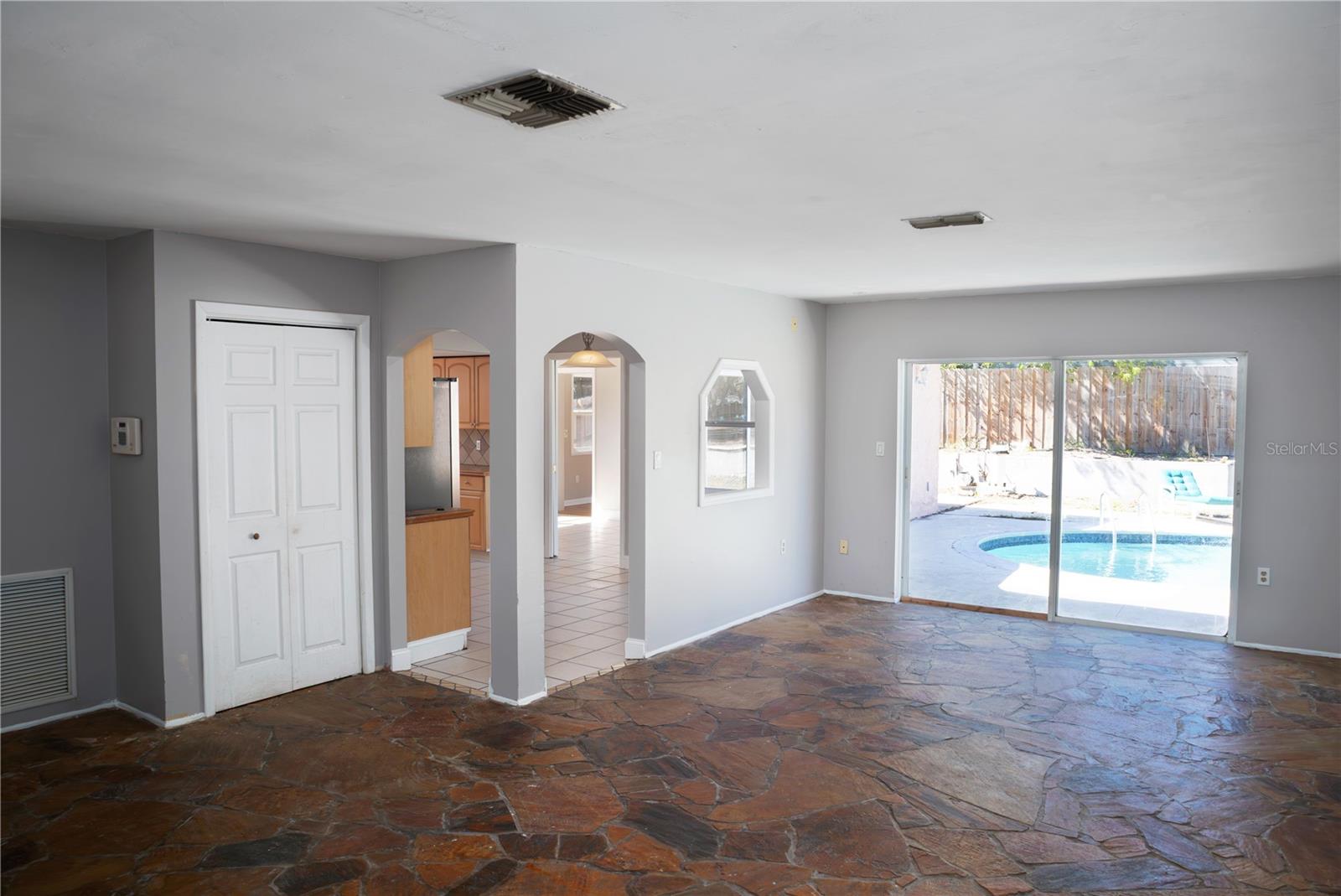 Image 5 of 45 For 9939 Woodridge Court