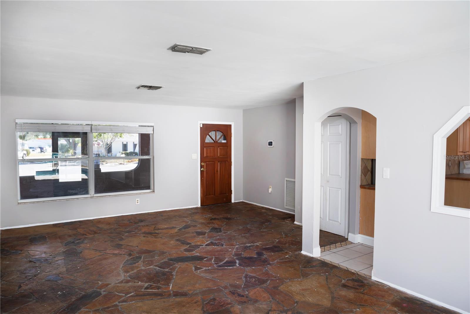 Image 6 of 45 For 9939 Woodridge Court