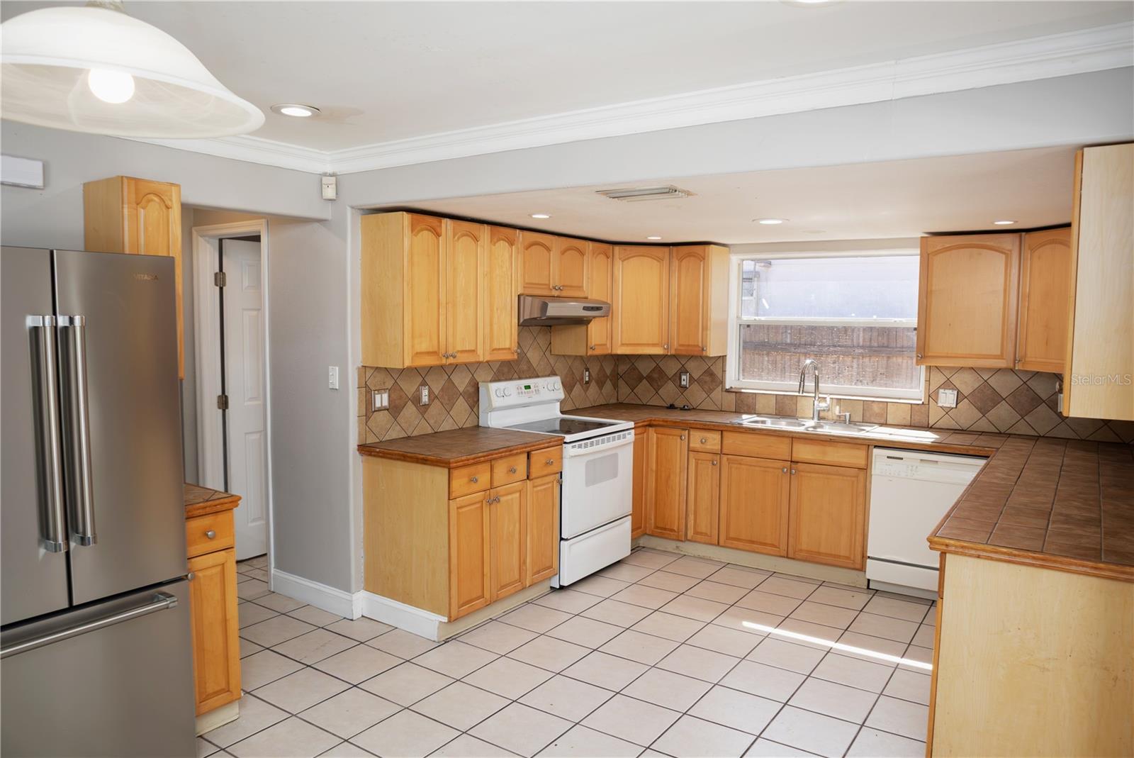 Image 8 of 45 For 9939 Woodridge Court