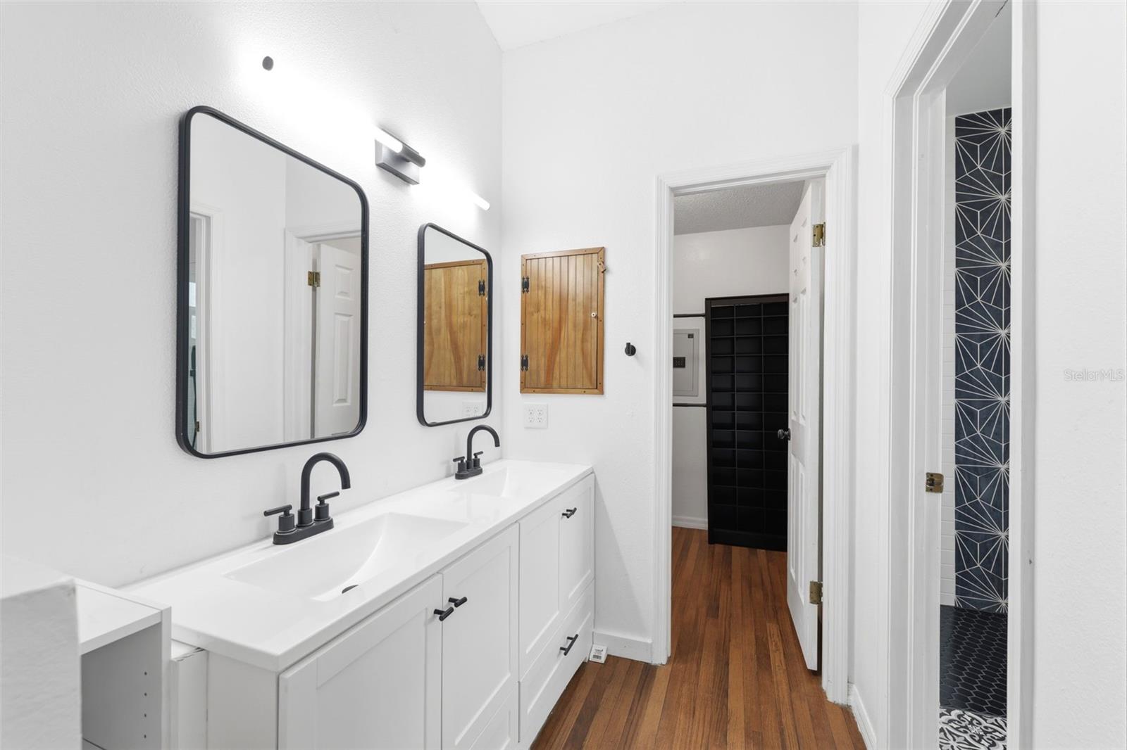 Image 21 of 55 For 11224 Holbrook Street