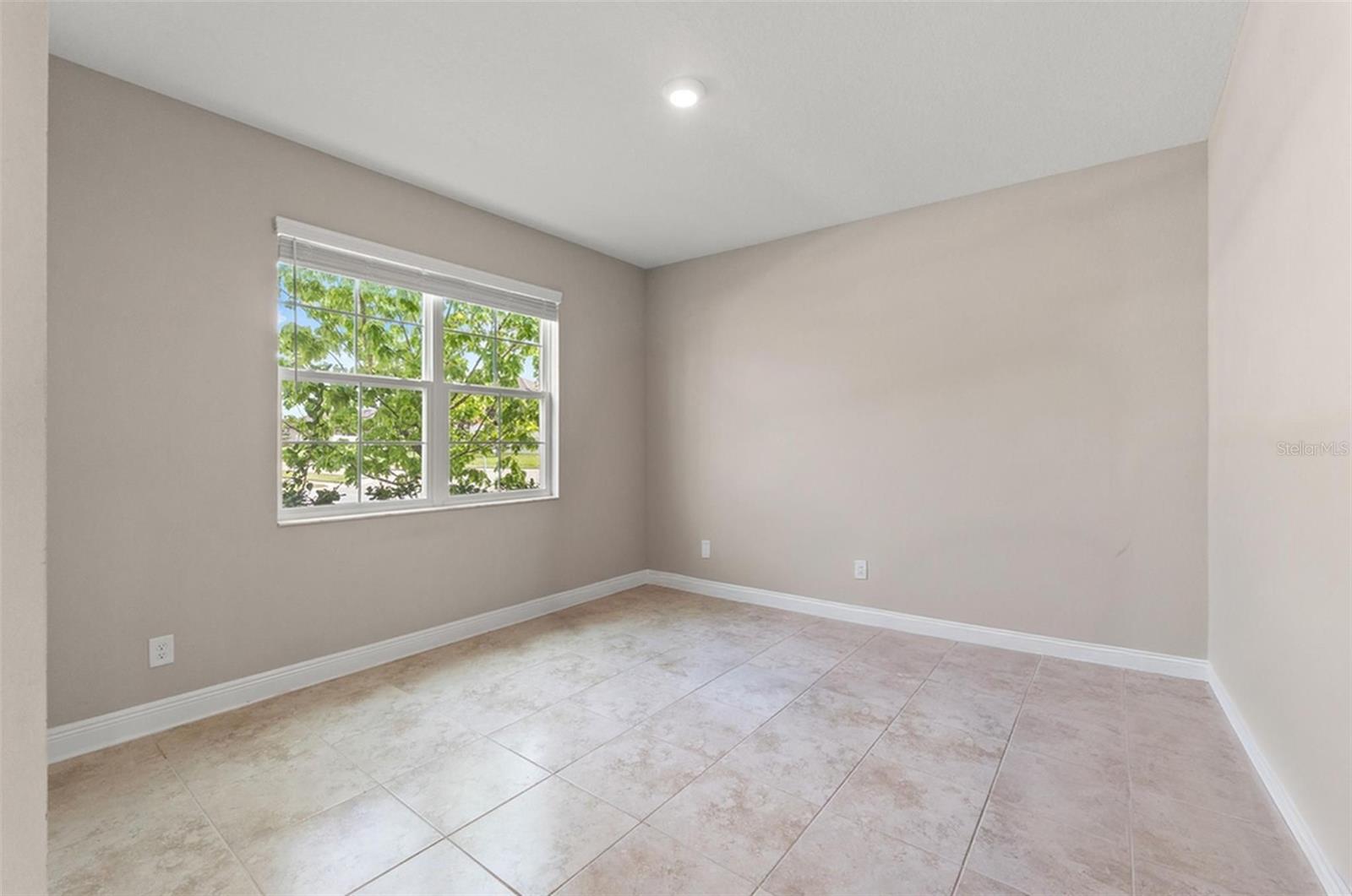 Image 17 of 67 For 18696 Malinche Loop