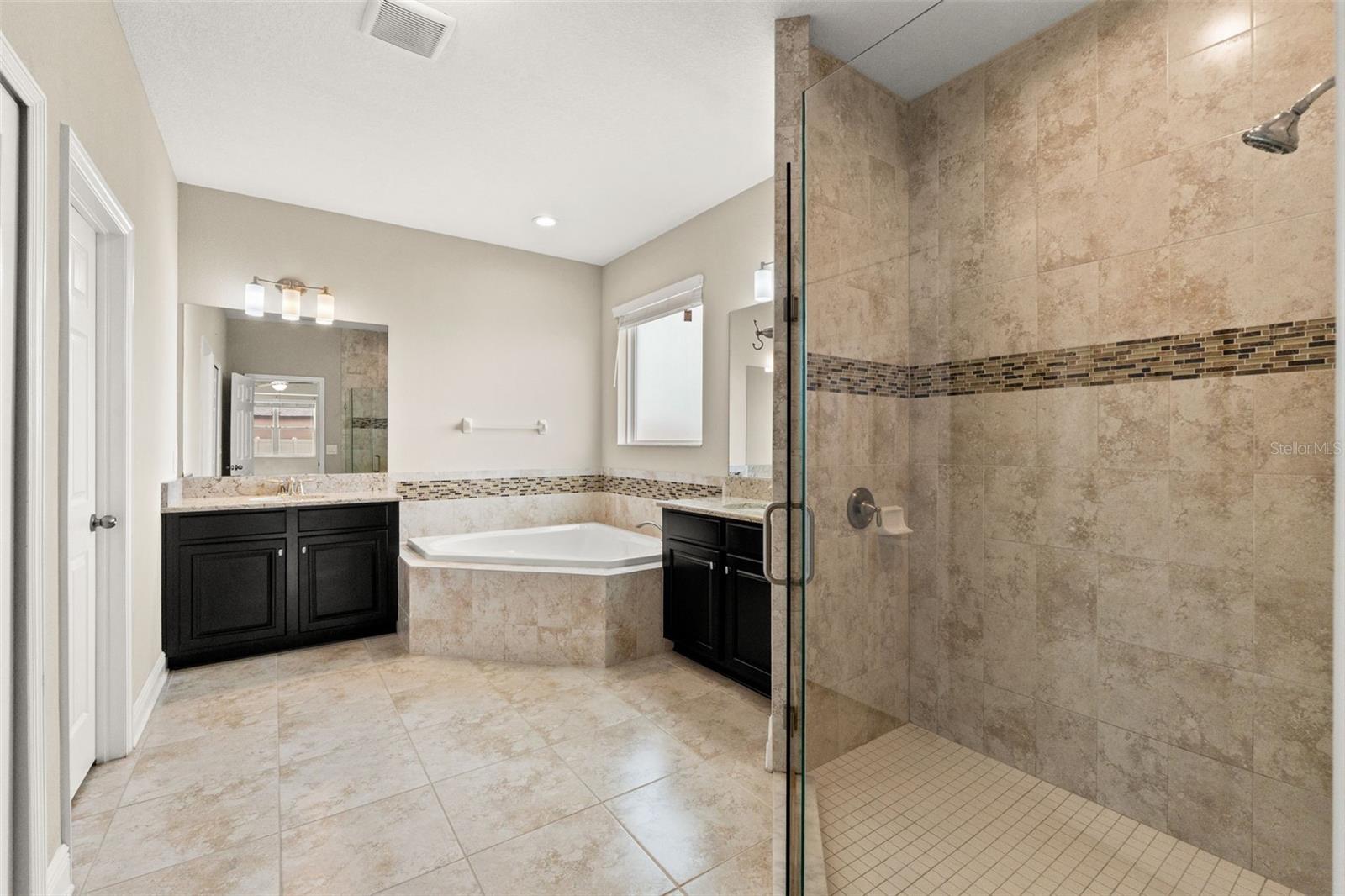 Image 23 of 67 For 18696 Malinche Loop