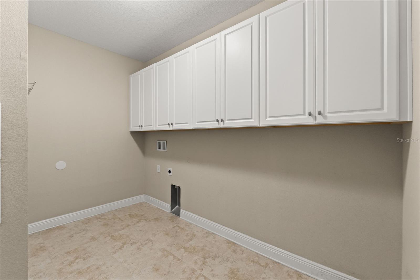 Image 30 of 67 For 18696 Malinche Loop