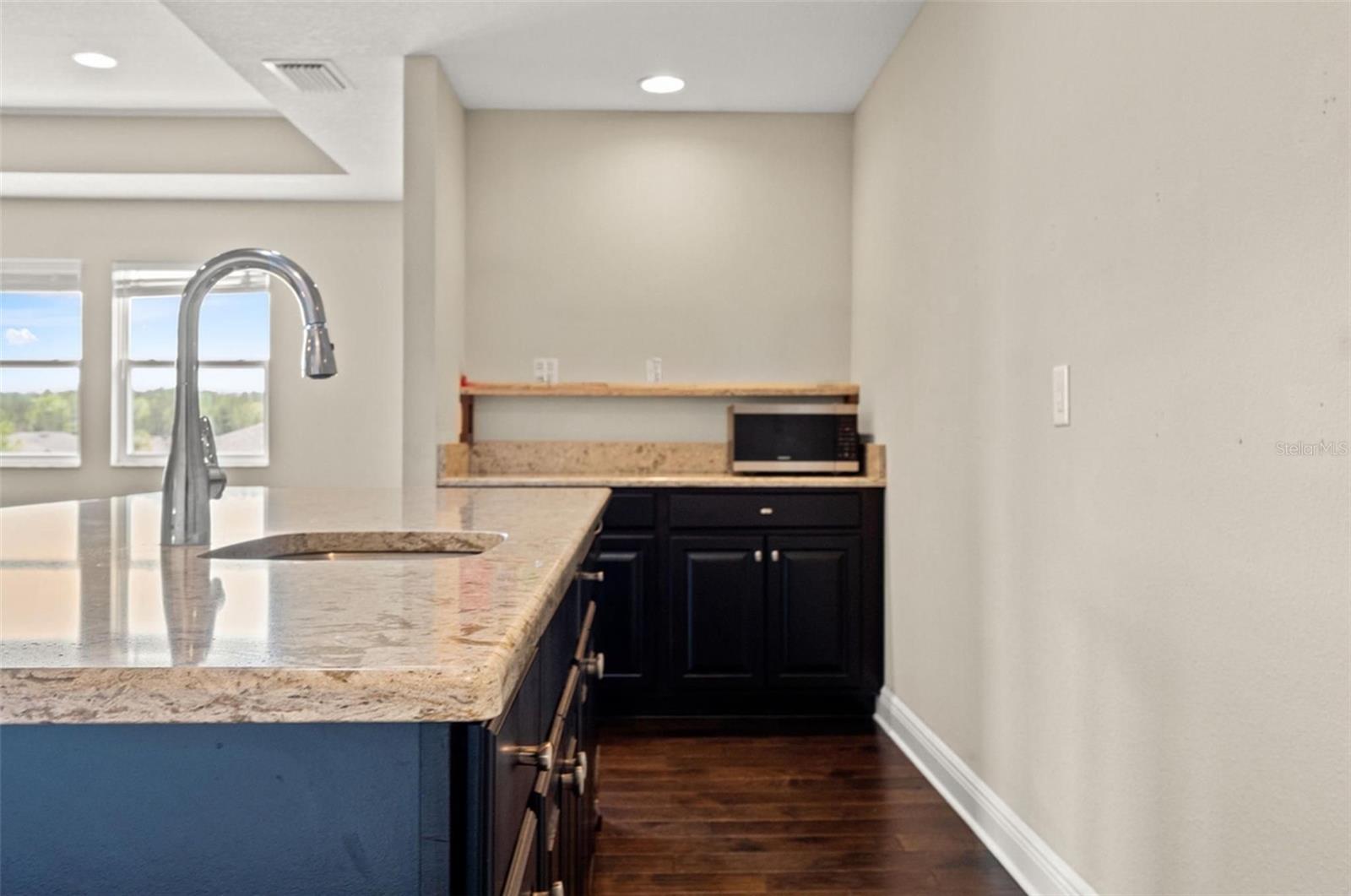 Image 35 of 67 For 18696 Malinche Loop