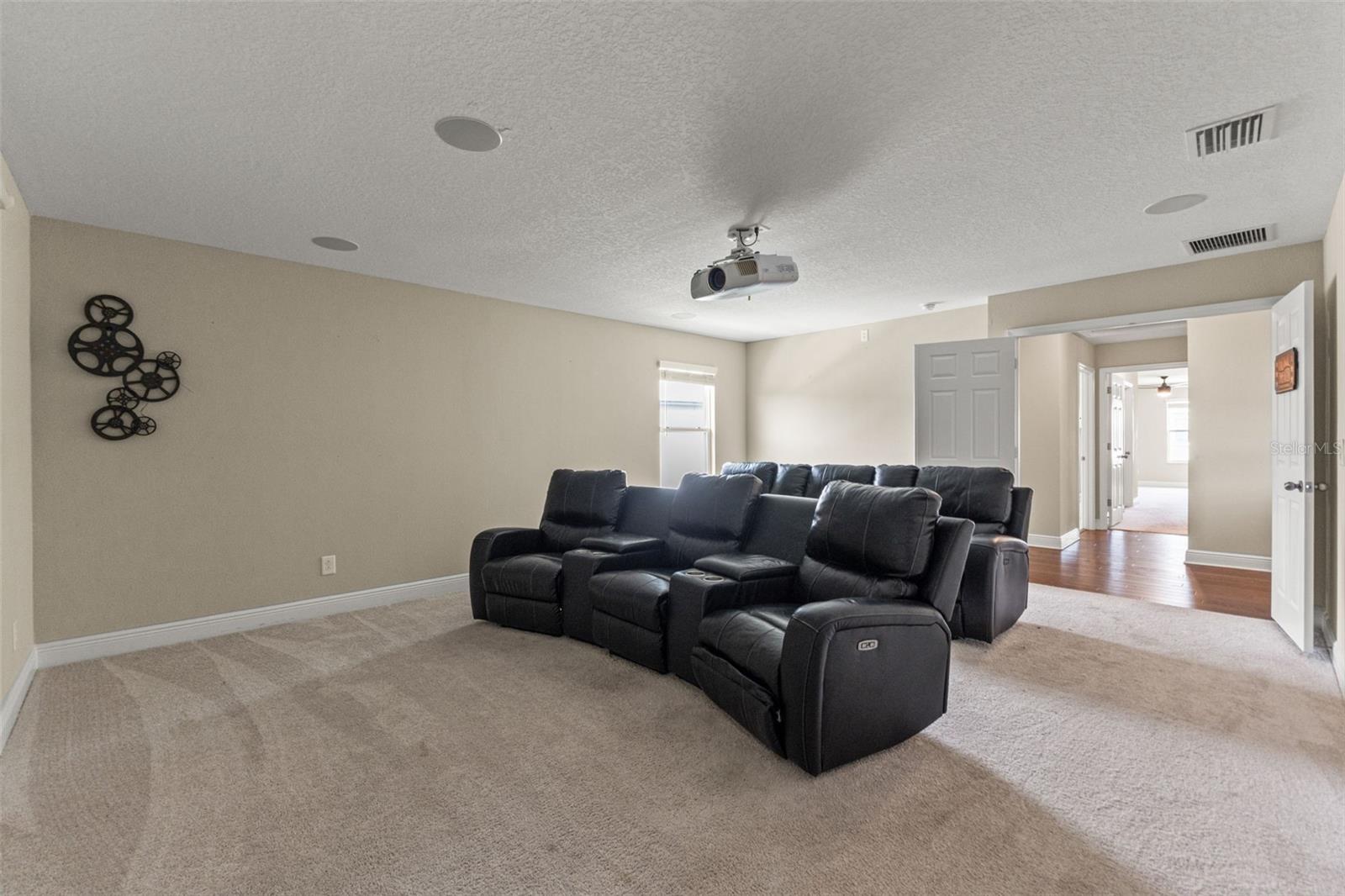 Image 38 of 67 For 18696 Malinche Loop