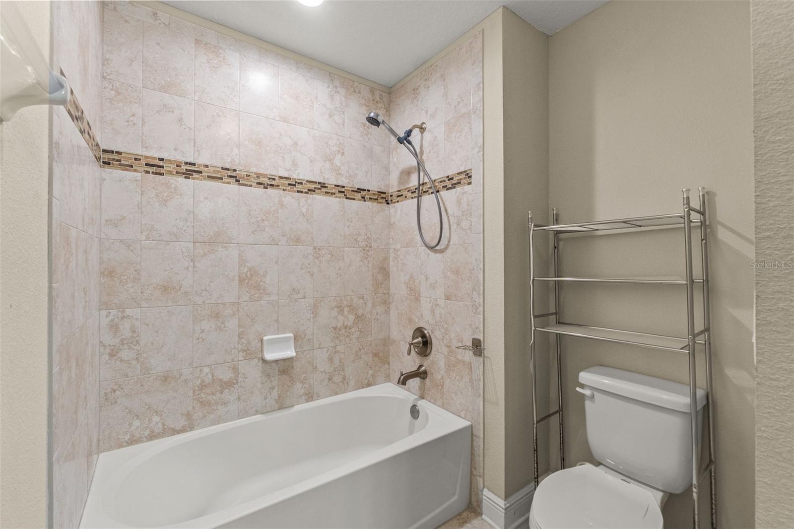 Image 45 of 67 For 18696 Malinche Loop