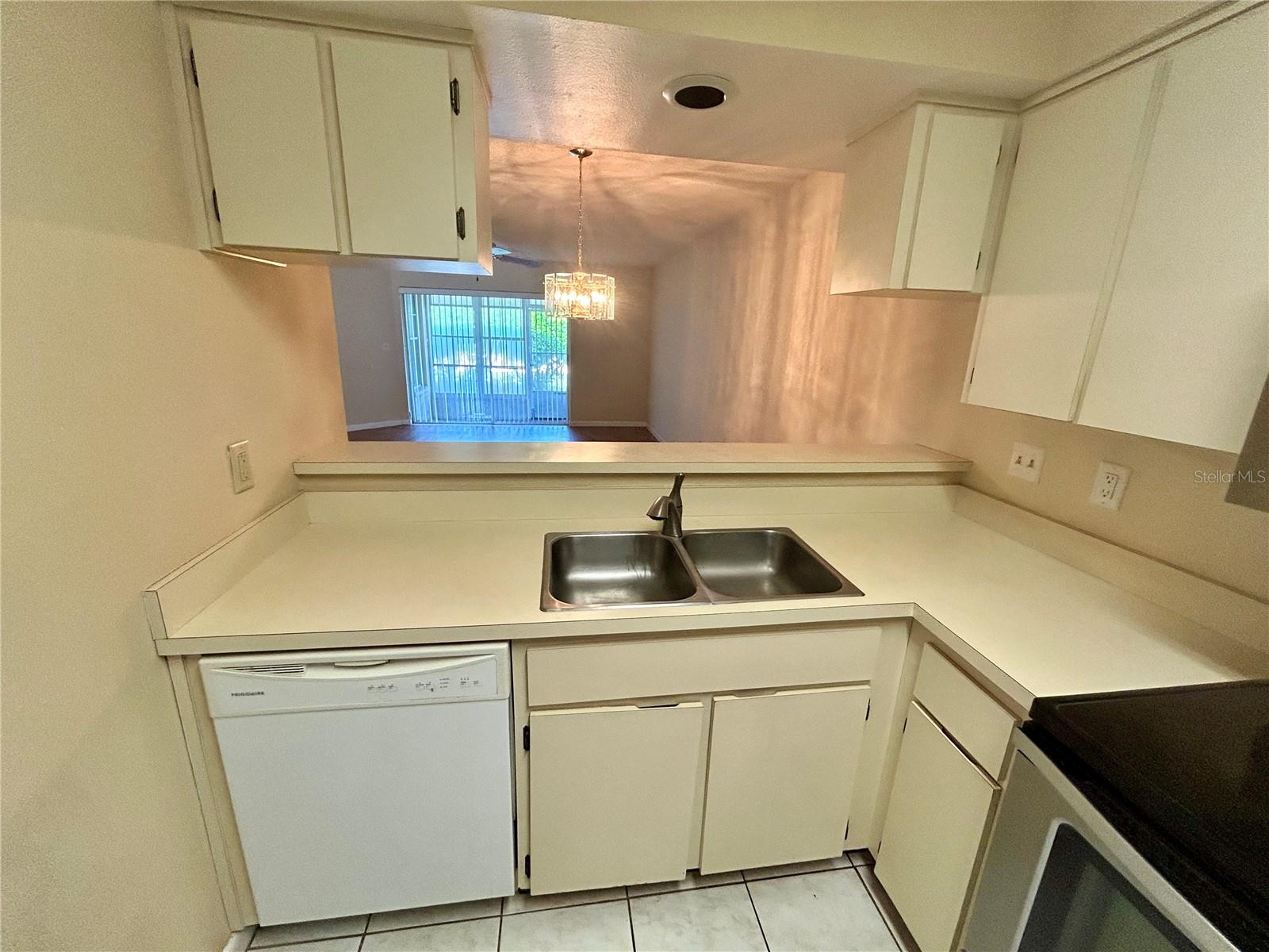 Image 10 of 46 For 4908 Myrtle Oak Drive 13