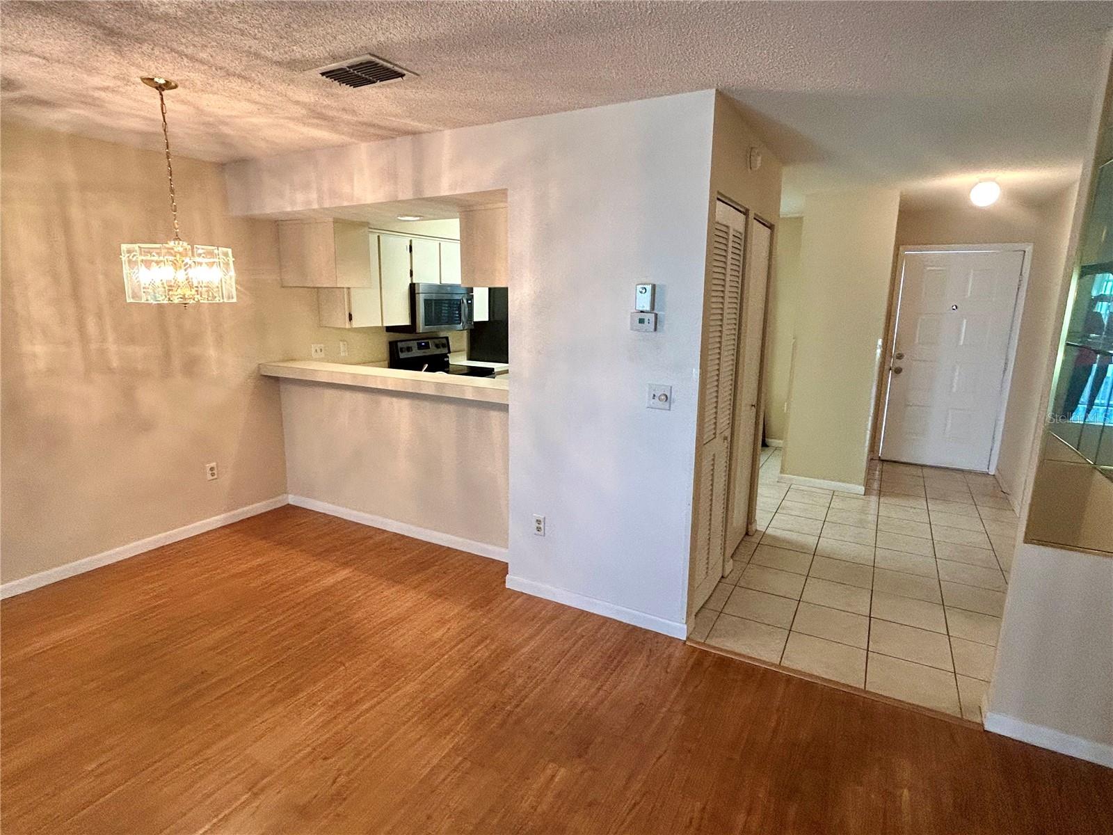 Image 6 of 46 For 4908 Myrtle Oak Drive 13