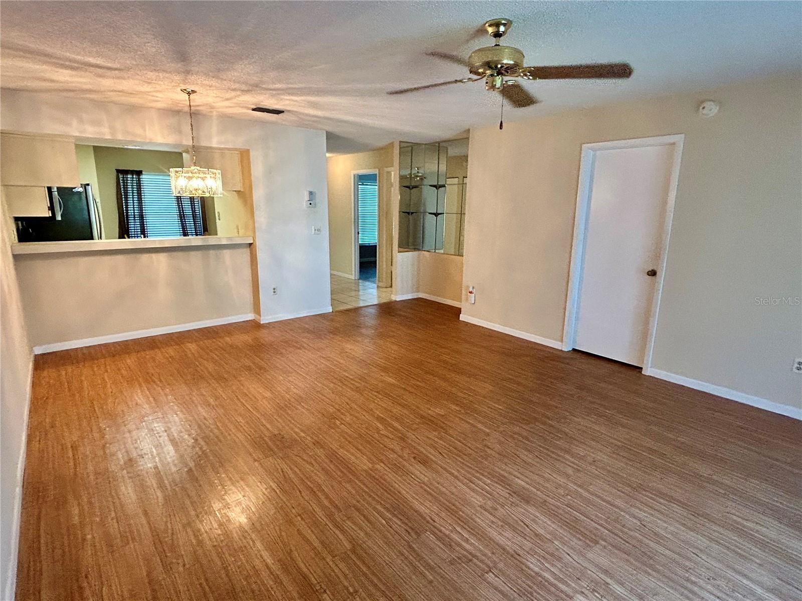 Image 7 of 46 For 4908 Myrtle Oak Drive 13