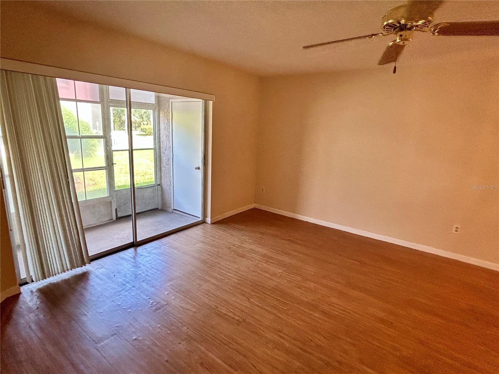 Image 8 of 46 For 4908 Myrtle Oak Drive 13