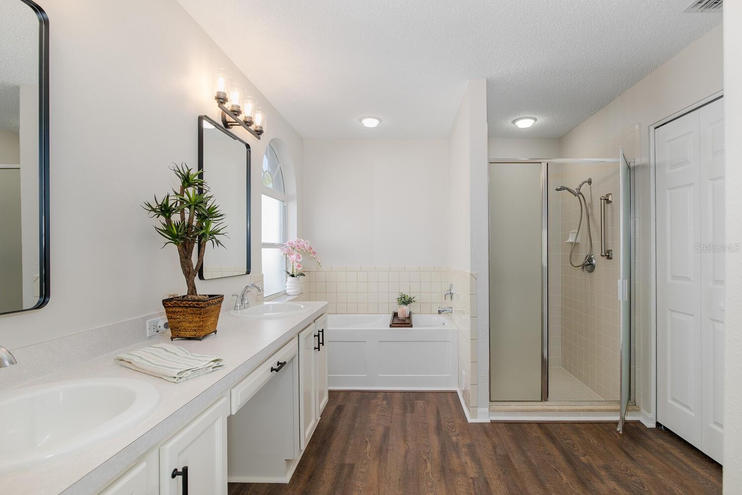 Image 31 of 88 For 11718 Wheatfield Loop