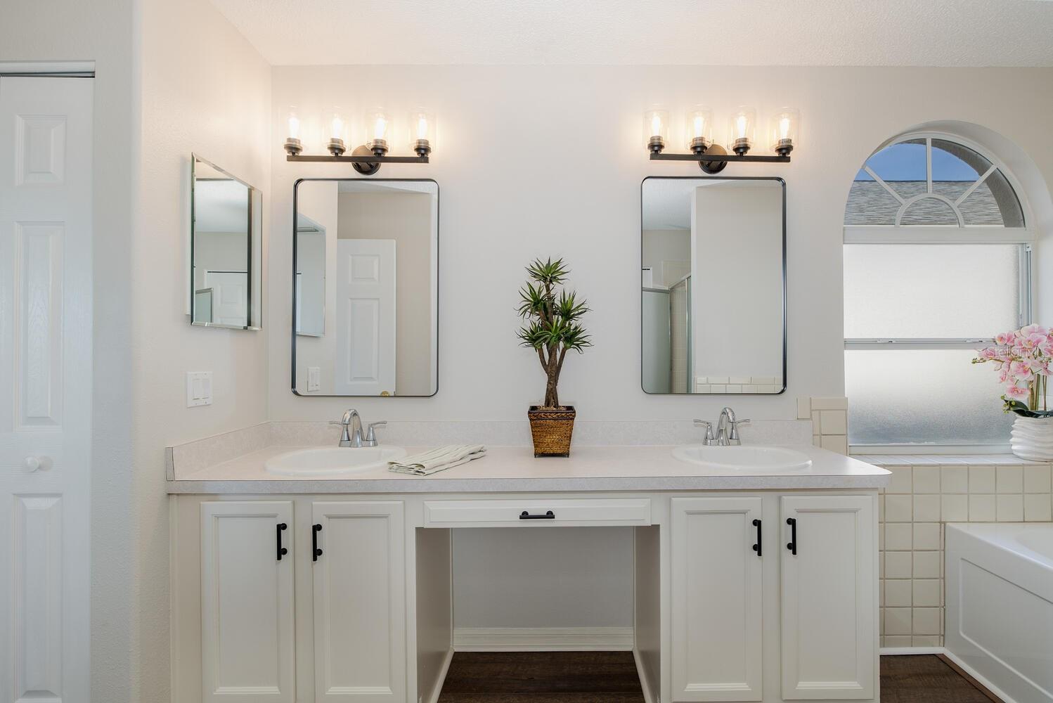 Image 32 of 88 For 11718 Wheatfield Loop