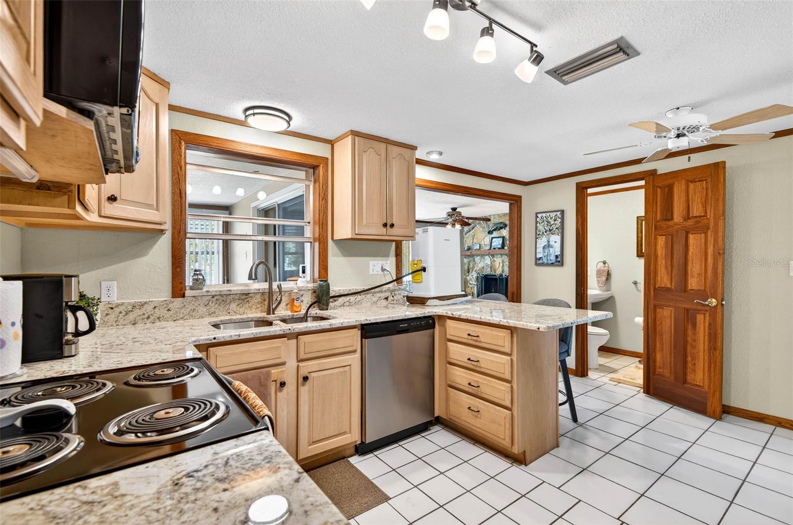 Image 10 of 47 For 6645 Harbor Drive