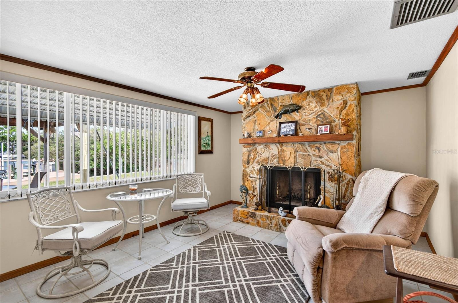 Image 11 of 47 For 6645 Harbor Drive