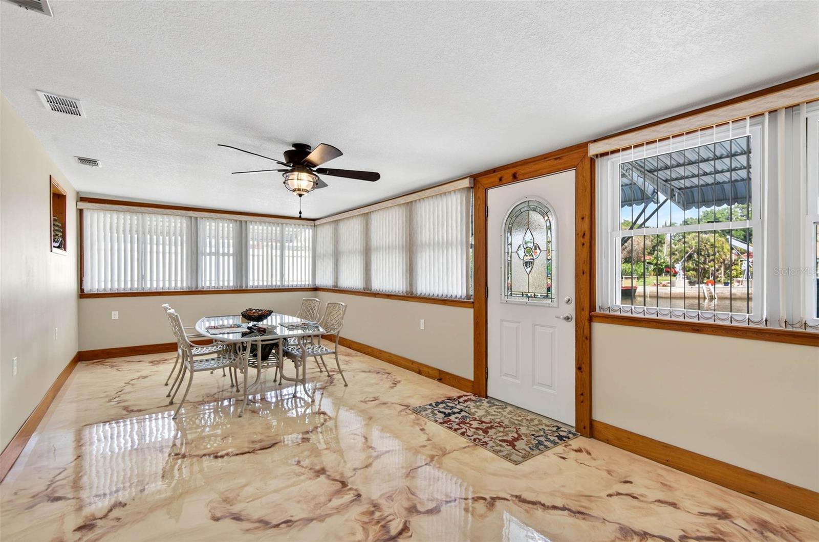 Image 16 of 47 For 6645 Harbor Drive