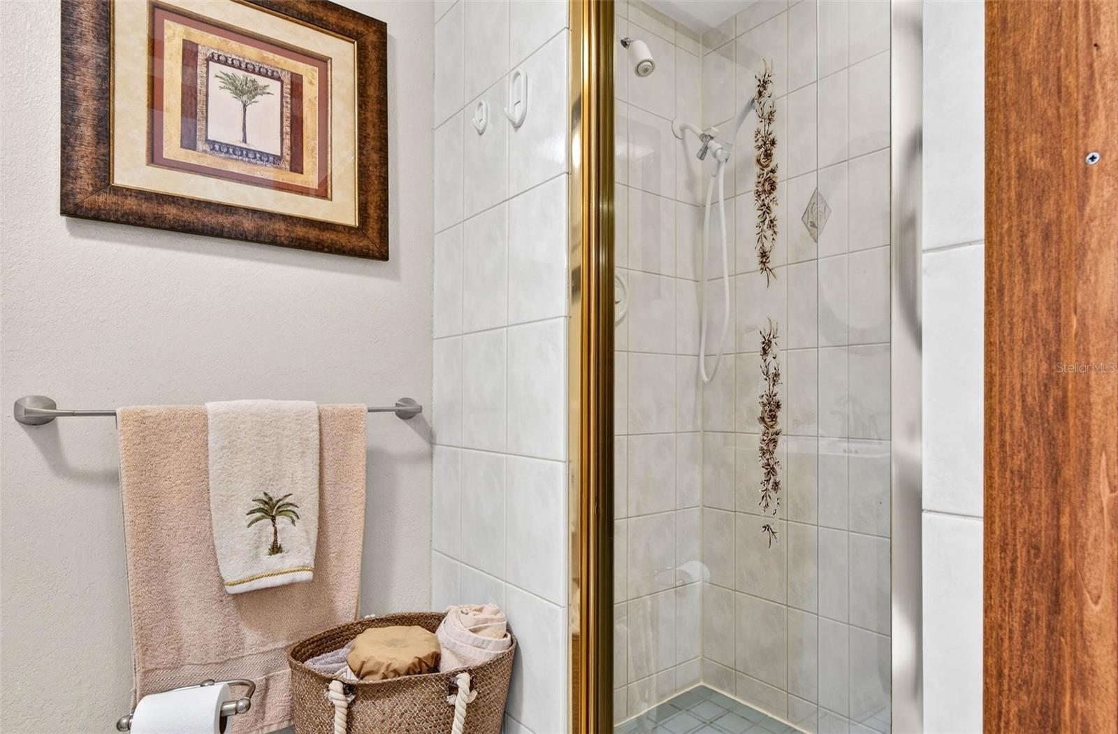 Image 21 of 47 For 6645 Harbor Drive