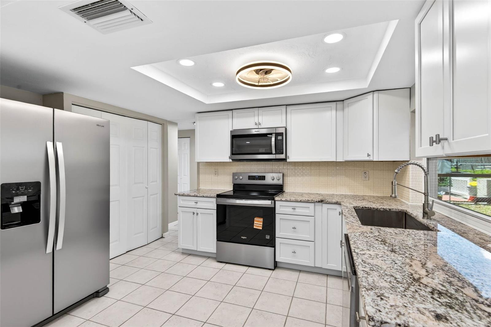 Listing photo id 8 for 8915 Sterling Lane