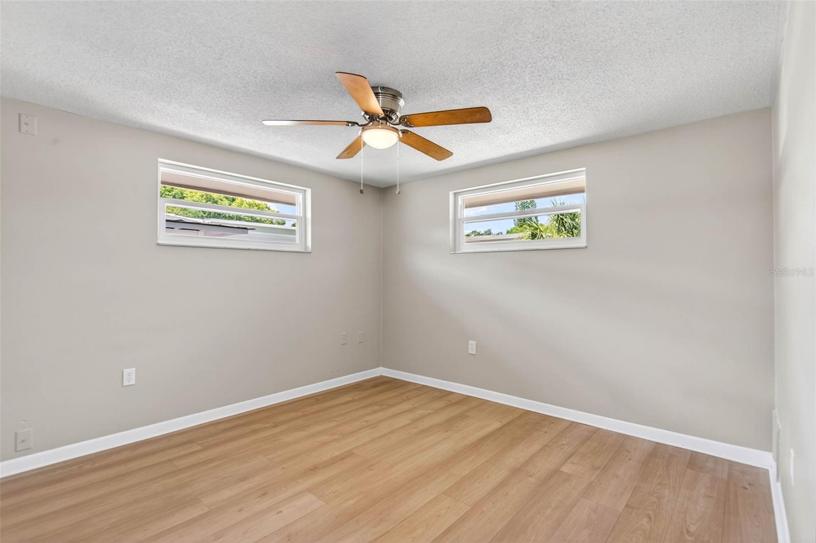 Listing photo id 11 for 8915 Sterling Lane