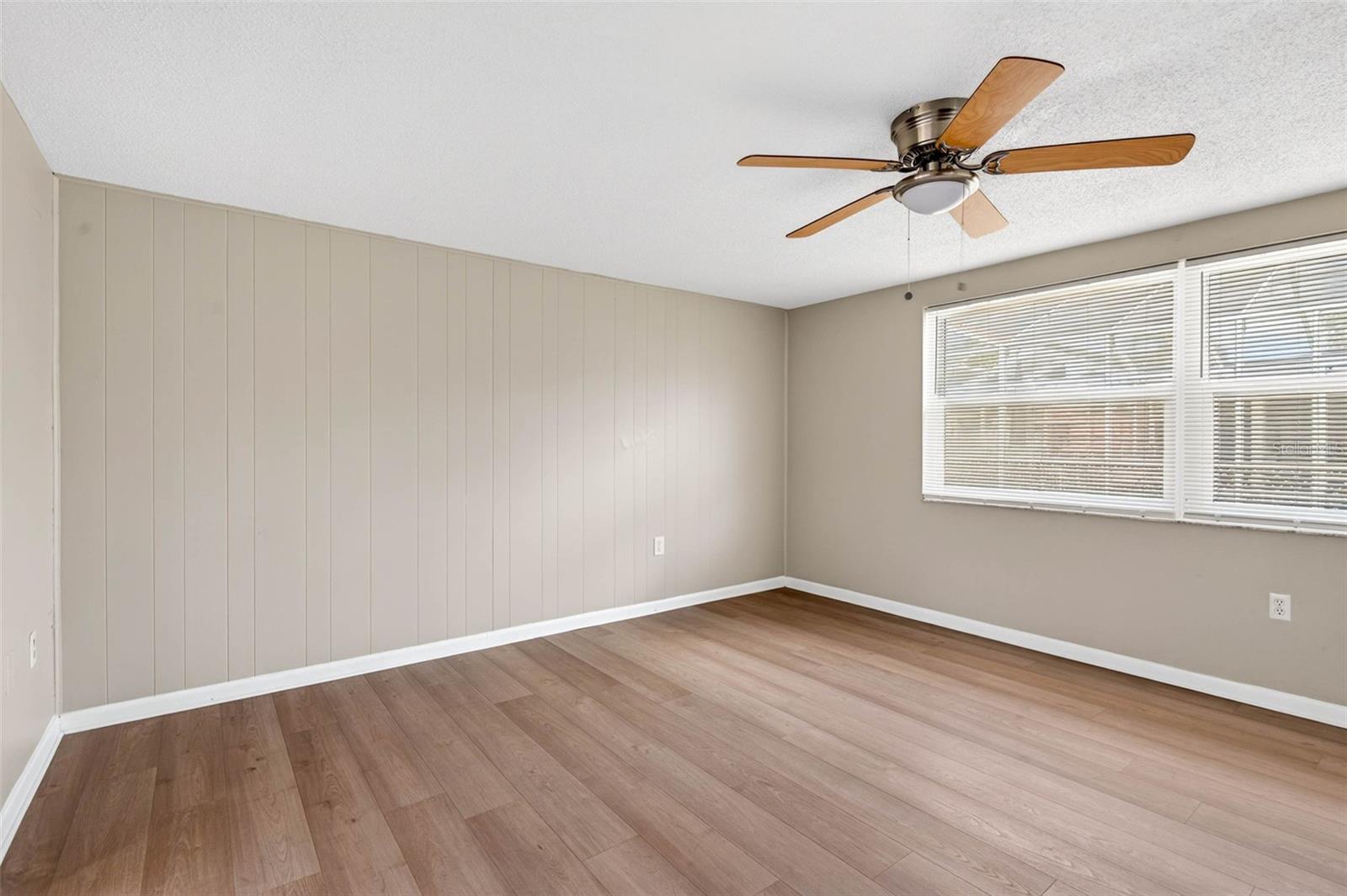 Listing photo id 16 for 8915 Sterling Lane