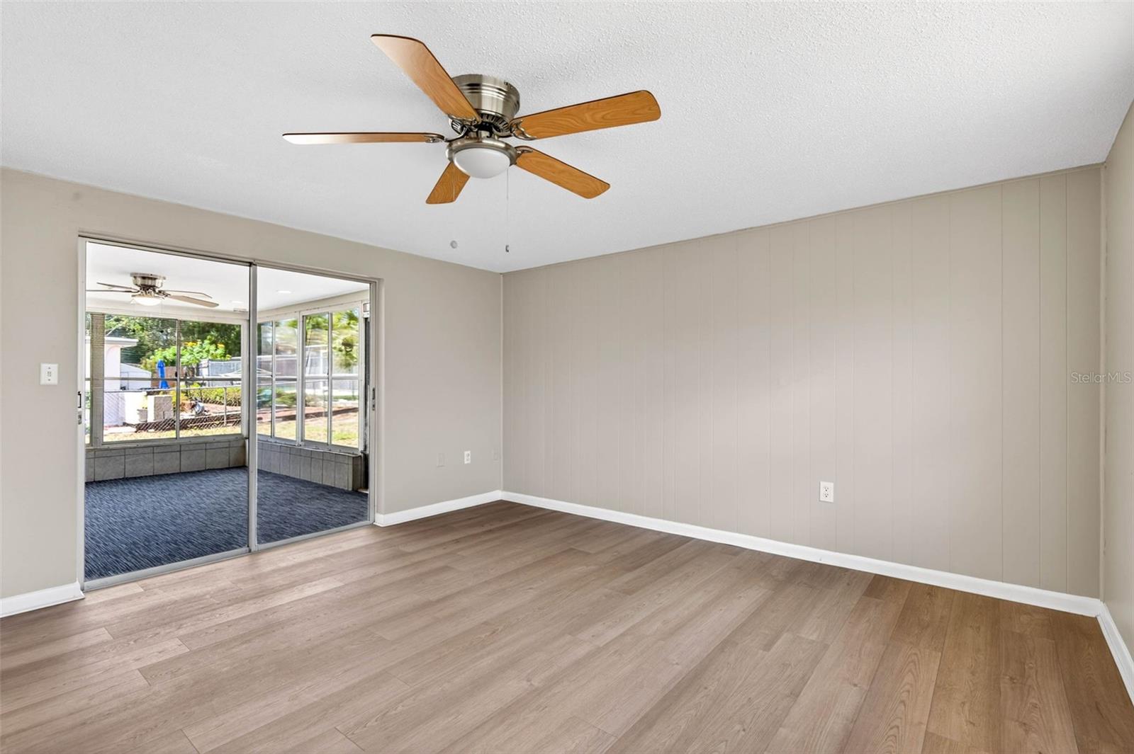 Listing photo id 17 for 8915 Sterling Lane