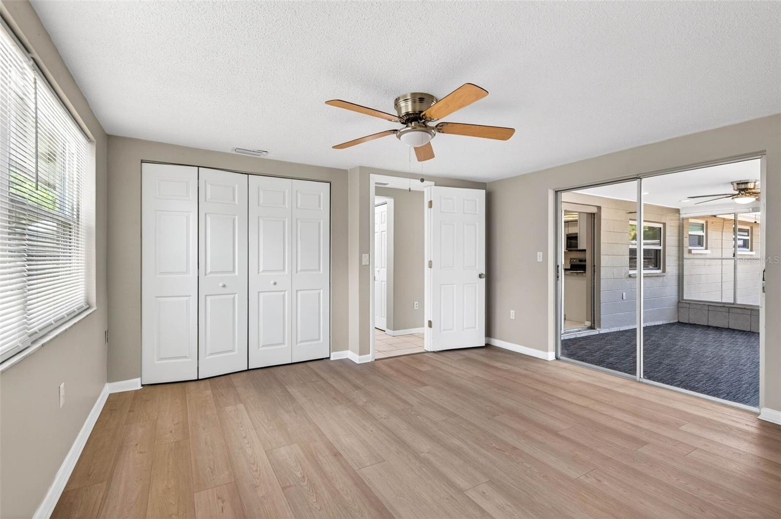 Listing photo id 18 for 8915 Sterling Lane