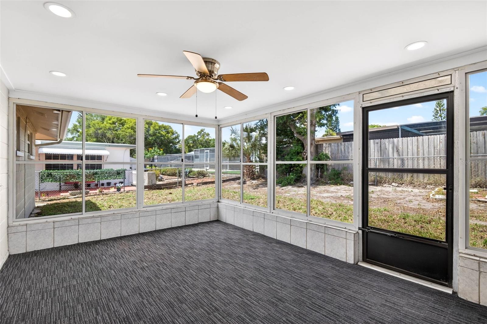 Listing photo id 20 for 8915 Sterling Lane