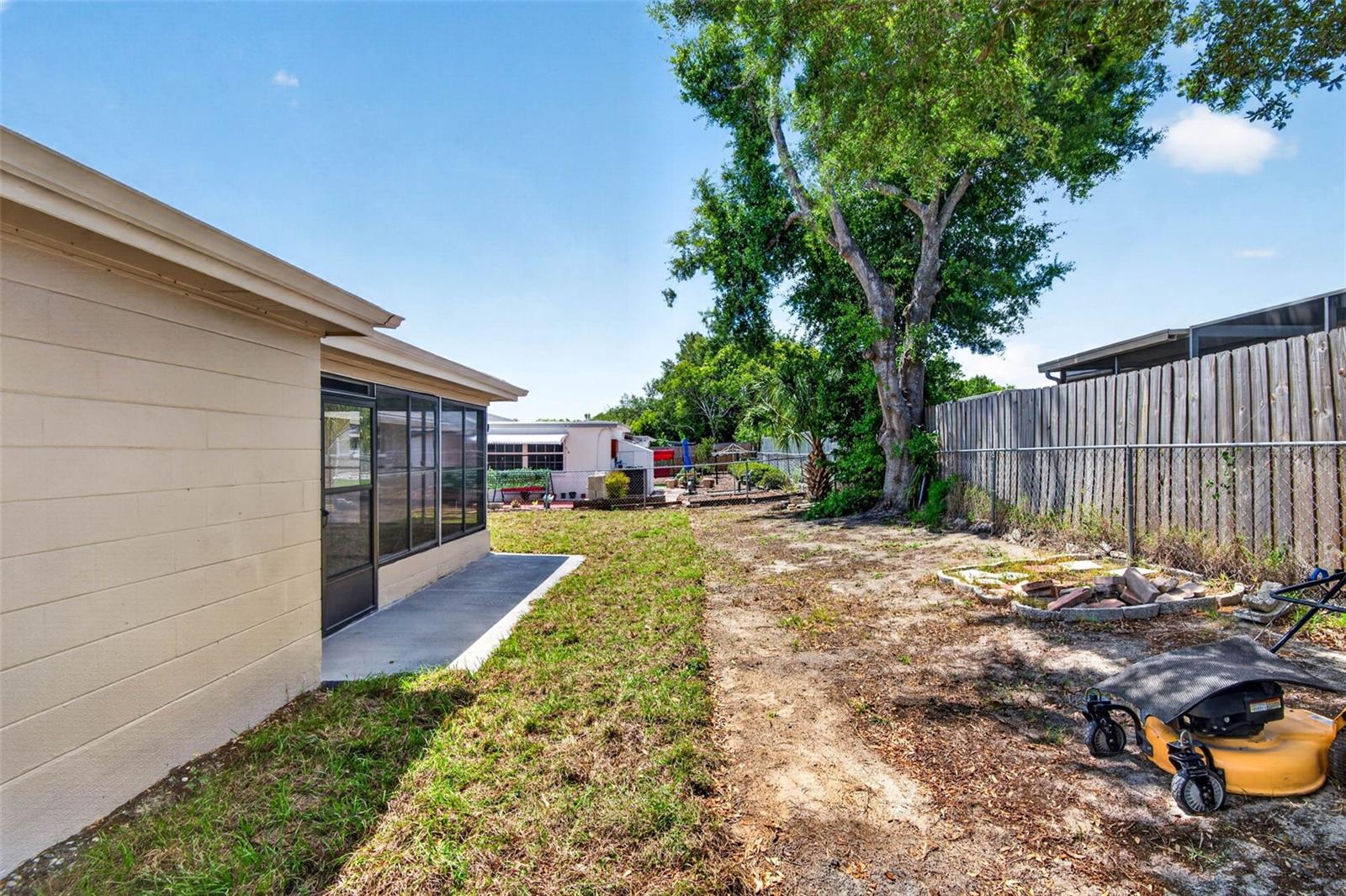 Listing photo id 22 for 8915 Sterling Lane