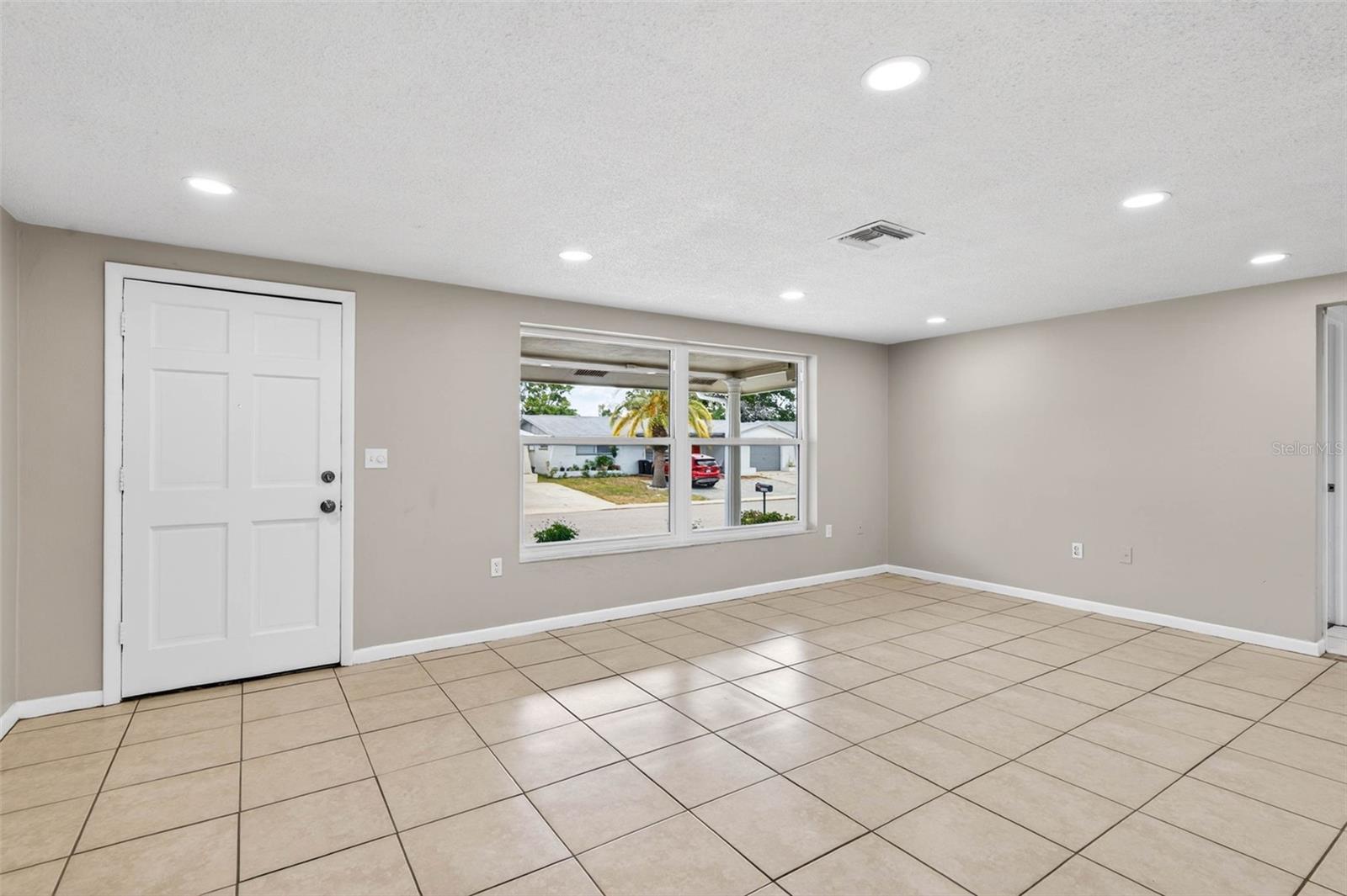 Listing photo id 2 for 8915 Sterling Lane