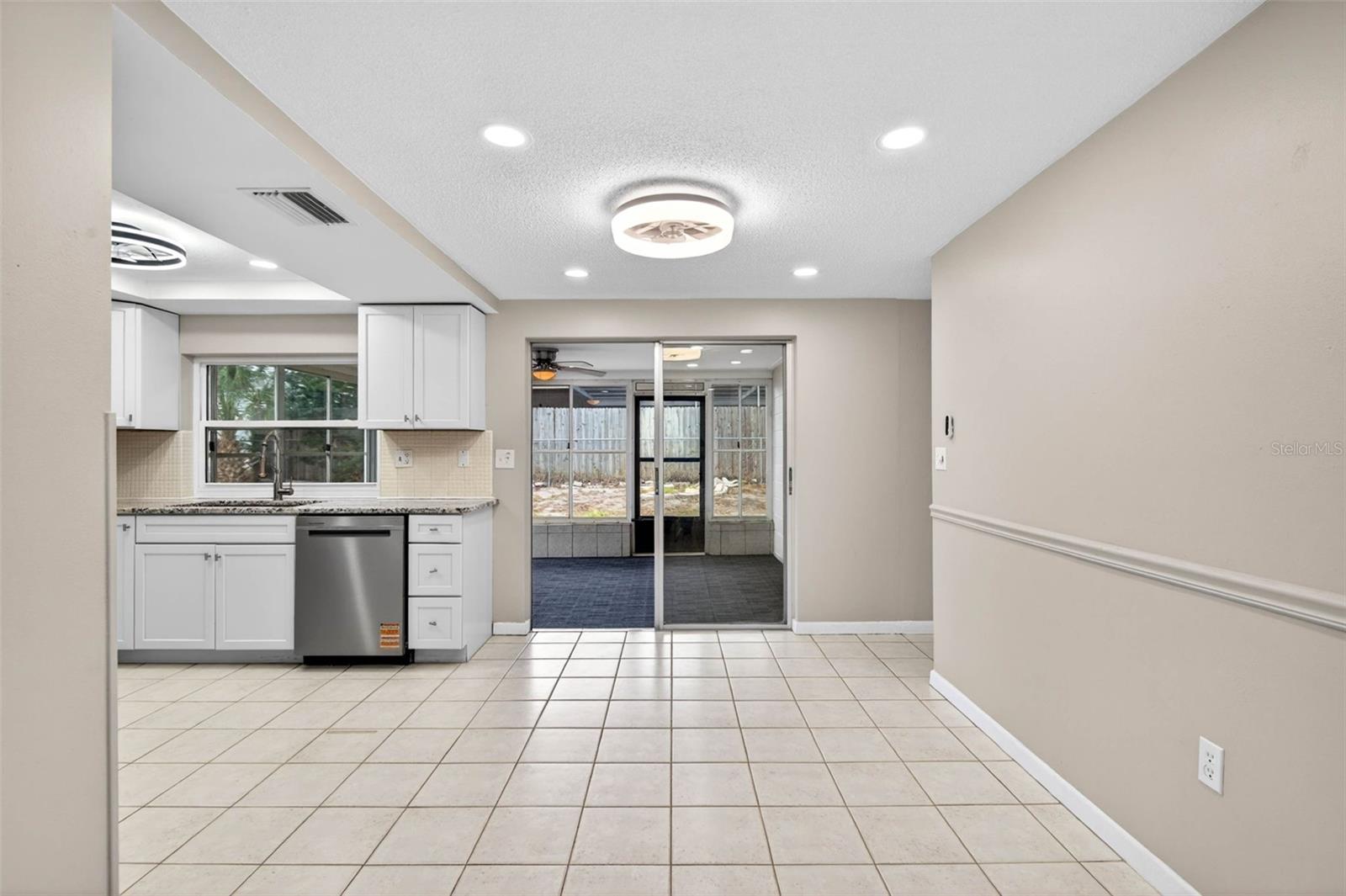 Listing photo id 5 for 8915 Sterling Lane