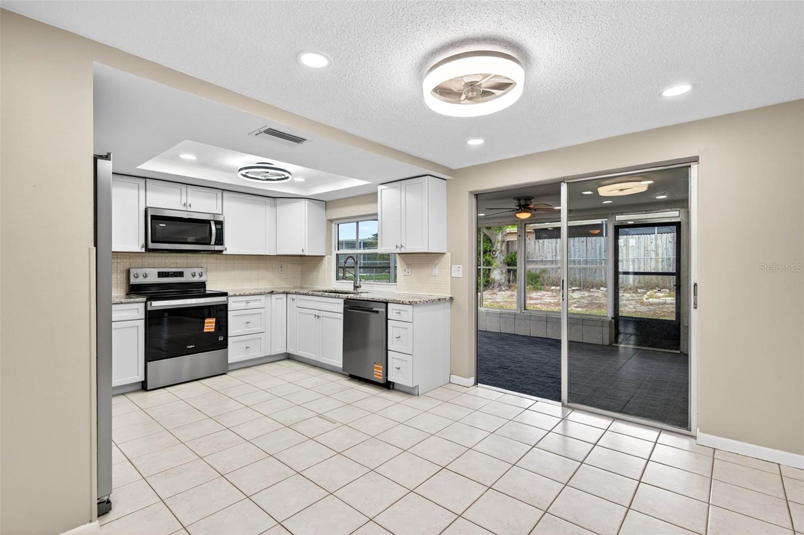 Listing photo id 6 for 8915 Sterling Lane