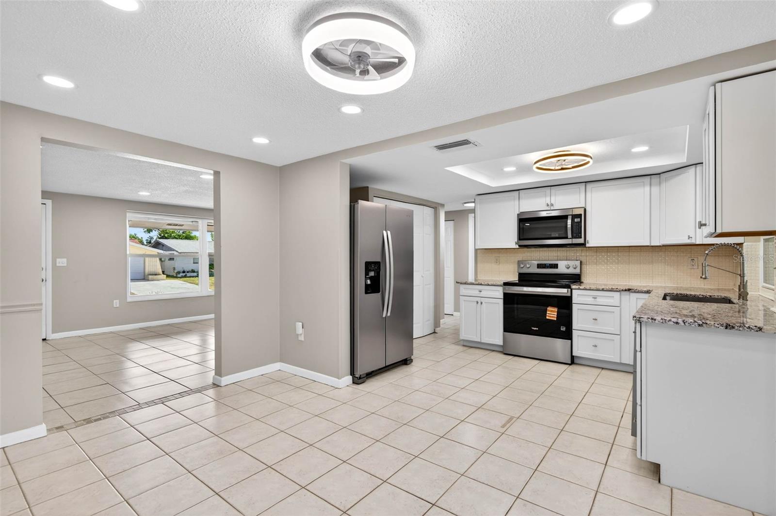 Listing photo id 7 for 8915 Sterling Lane