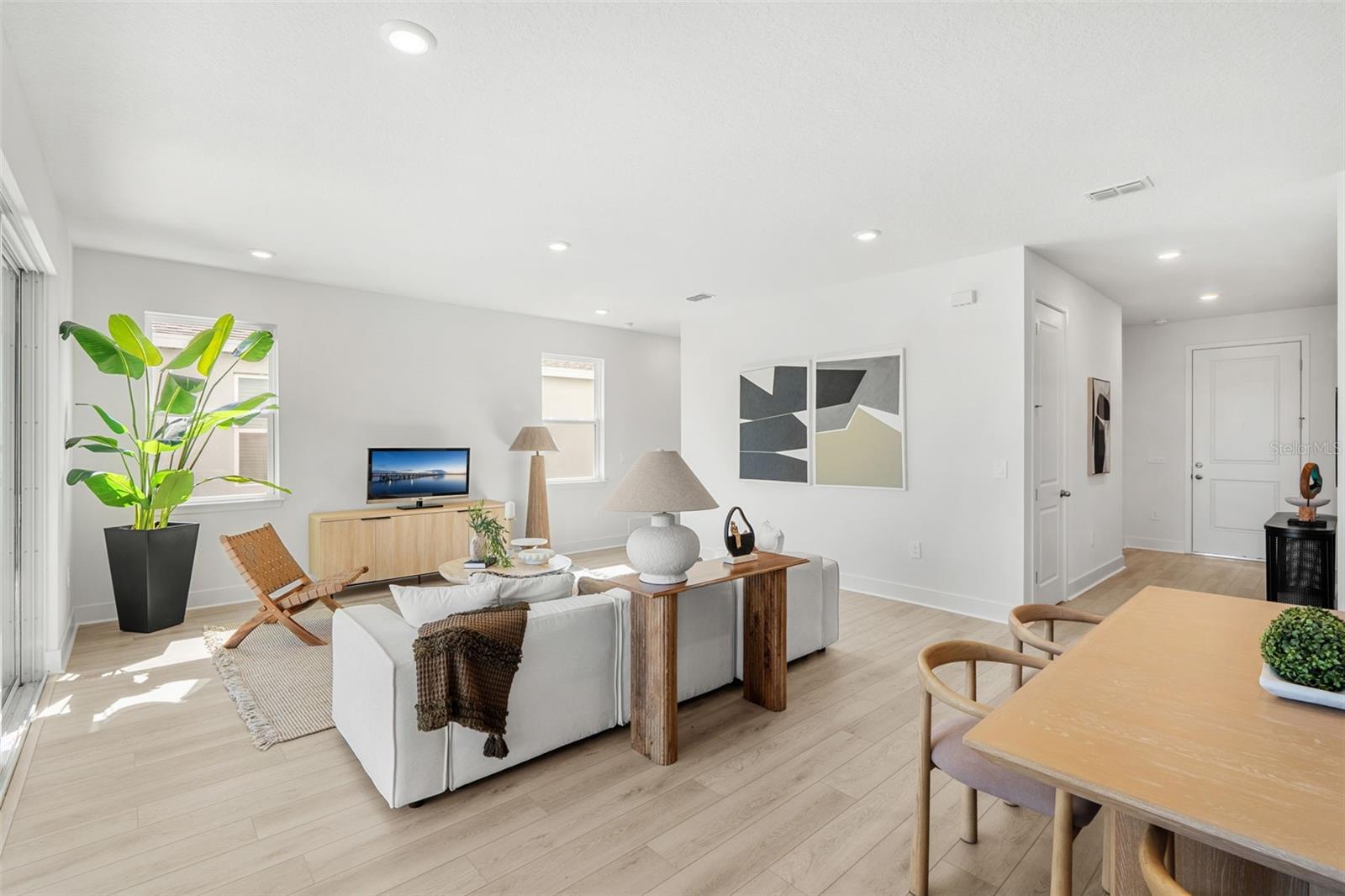 Image 11 of 35 For 810 Emerald Grove Drive