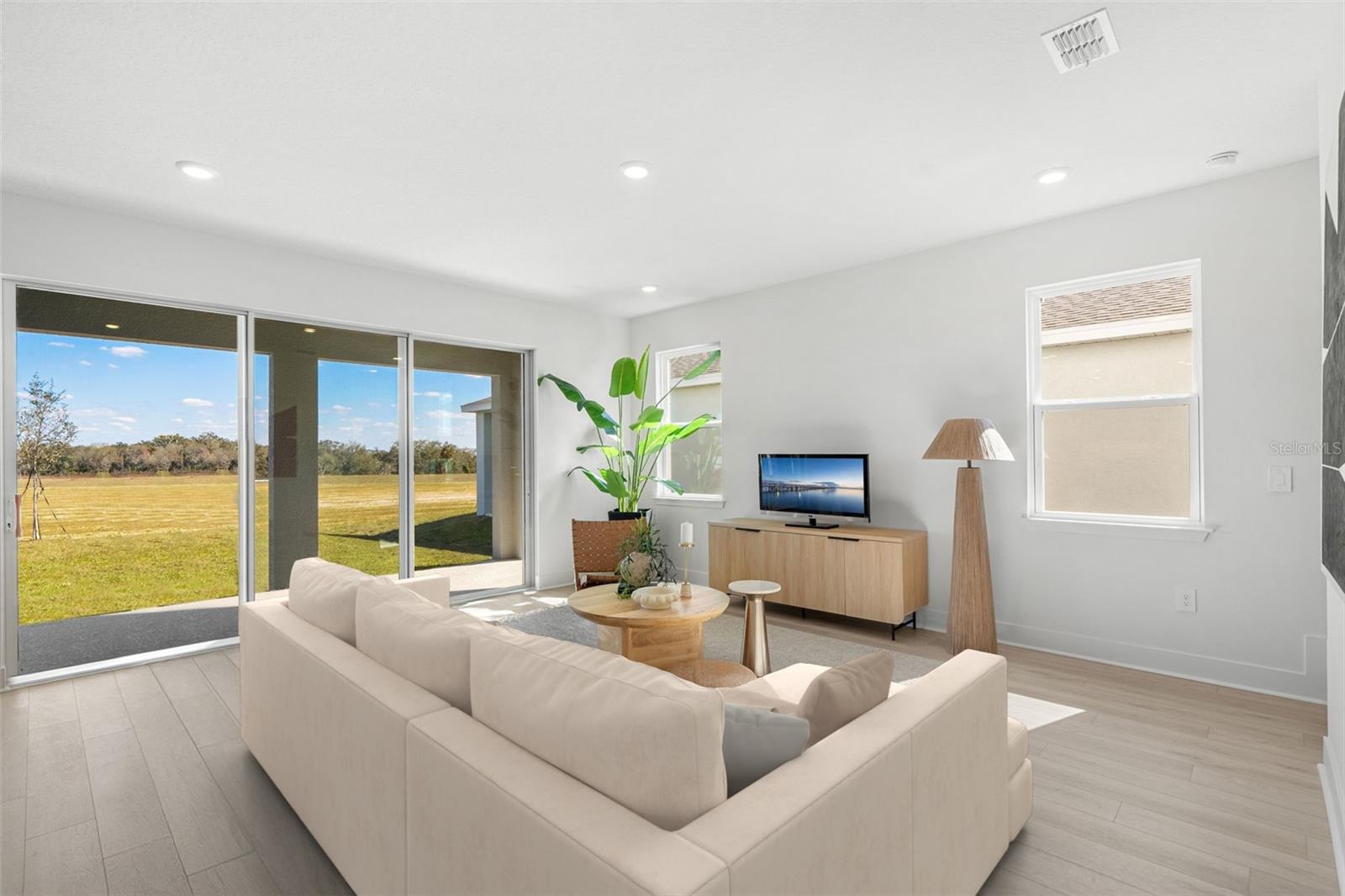 Image 12 of 35 For 810 Emerald Grove Drive