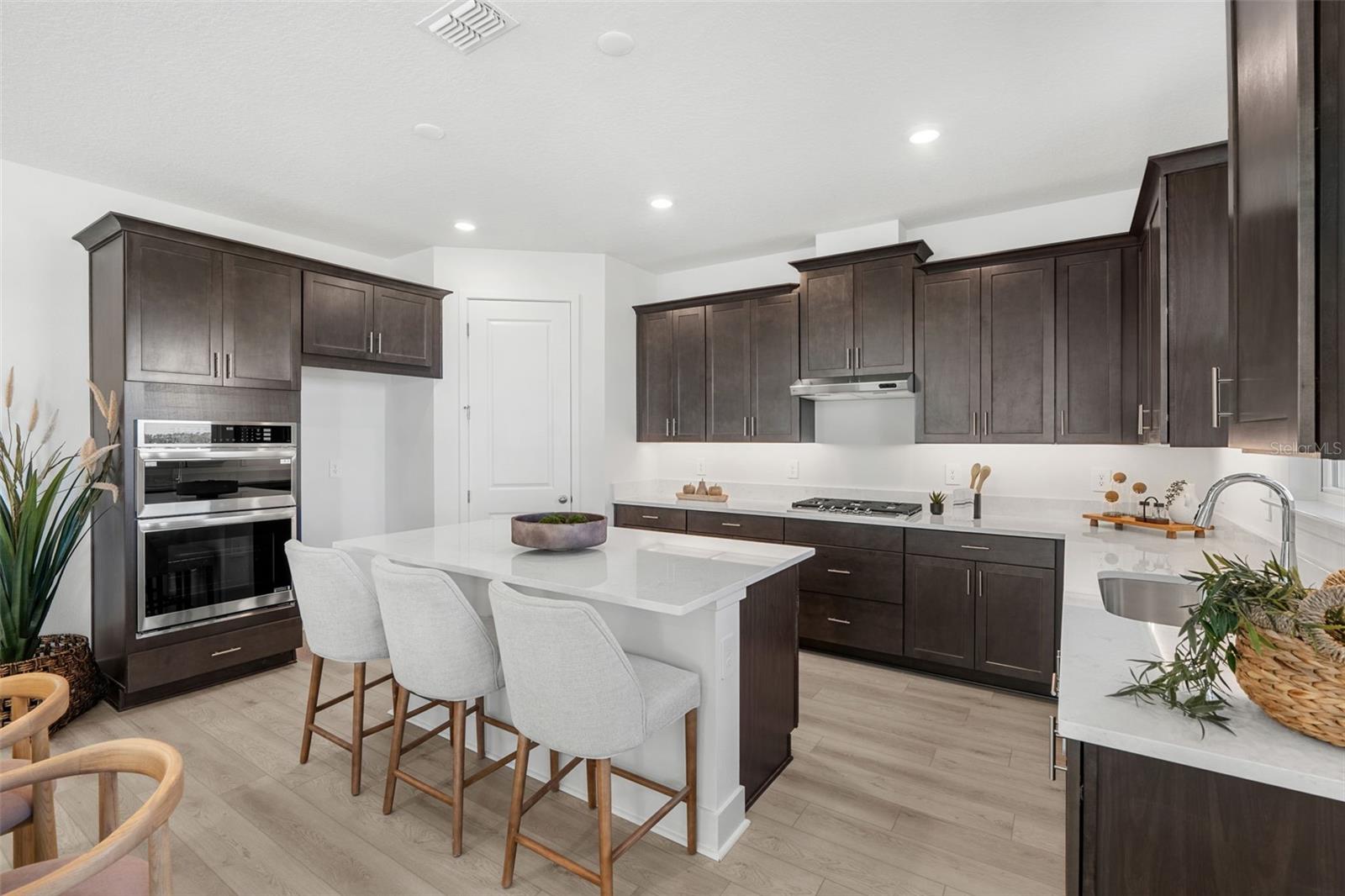 Image 2 of 35 For 810 Emerald Grove Drive