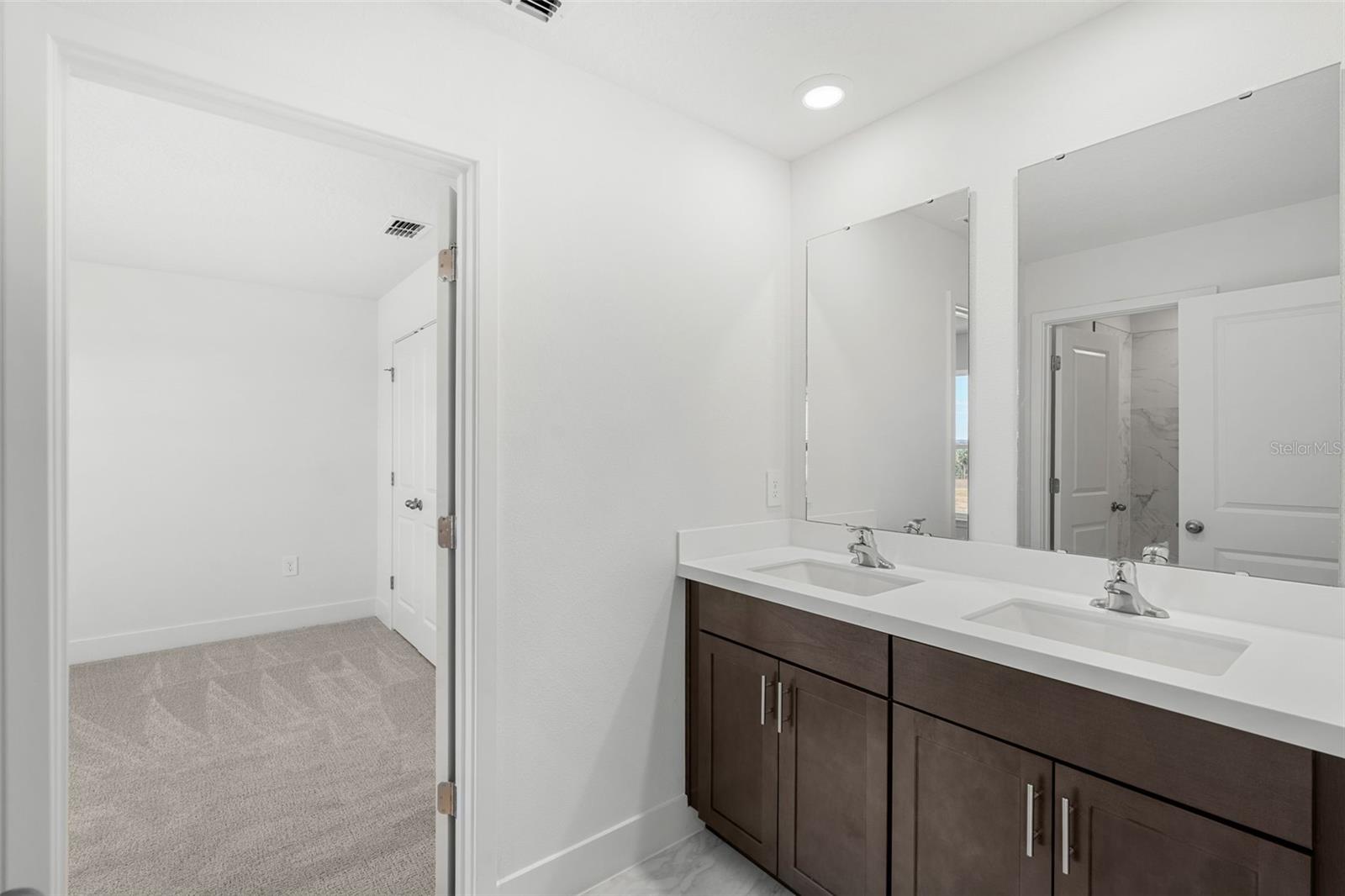 Image 28 of 35 For 810 Emerald Grove Drive