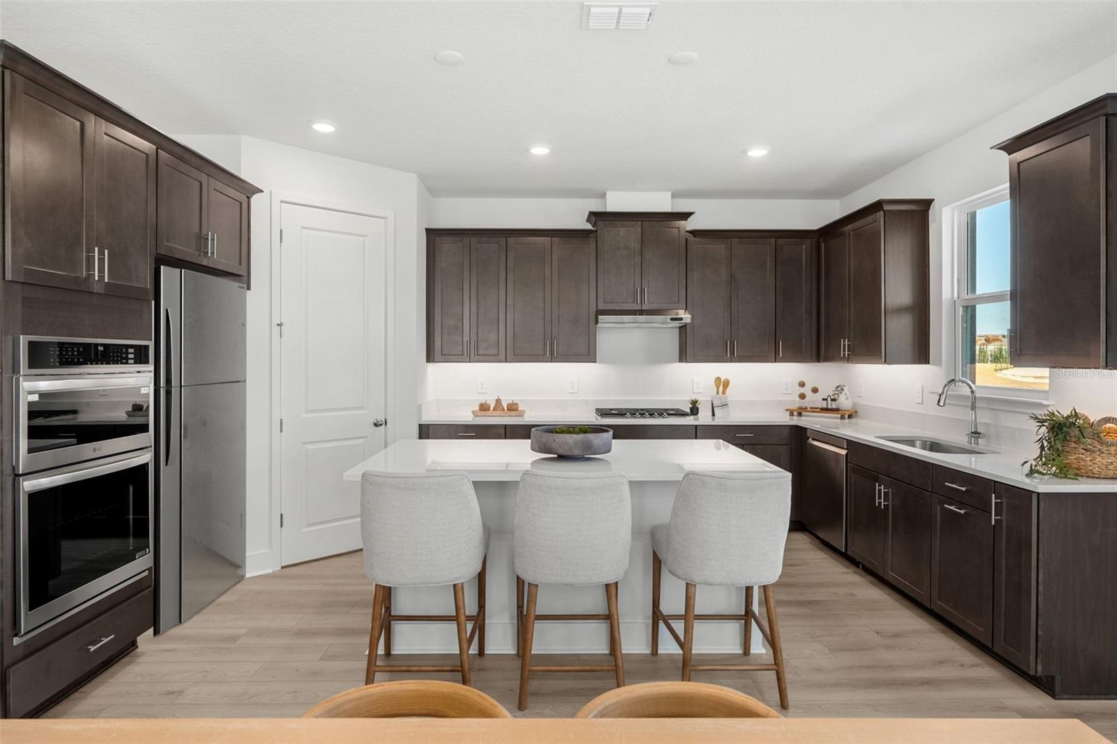 Image 3 of 35 For 810 Emerald Grove Drive