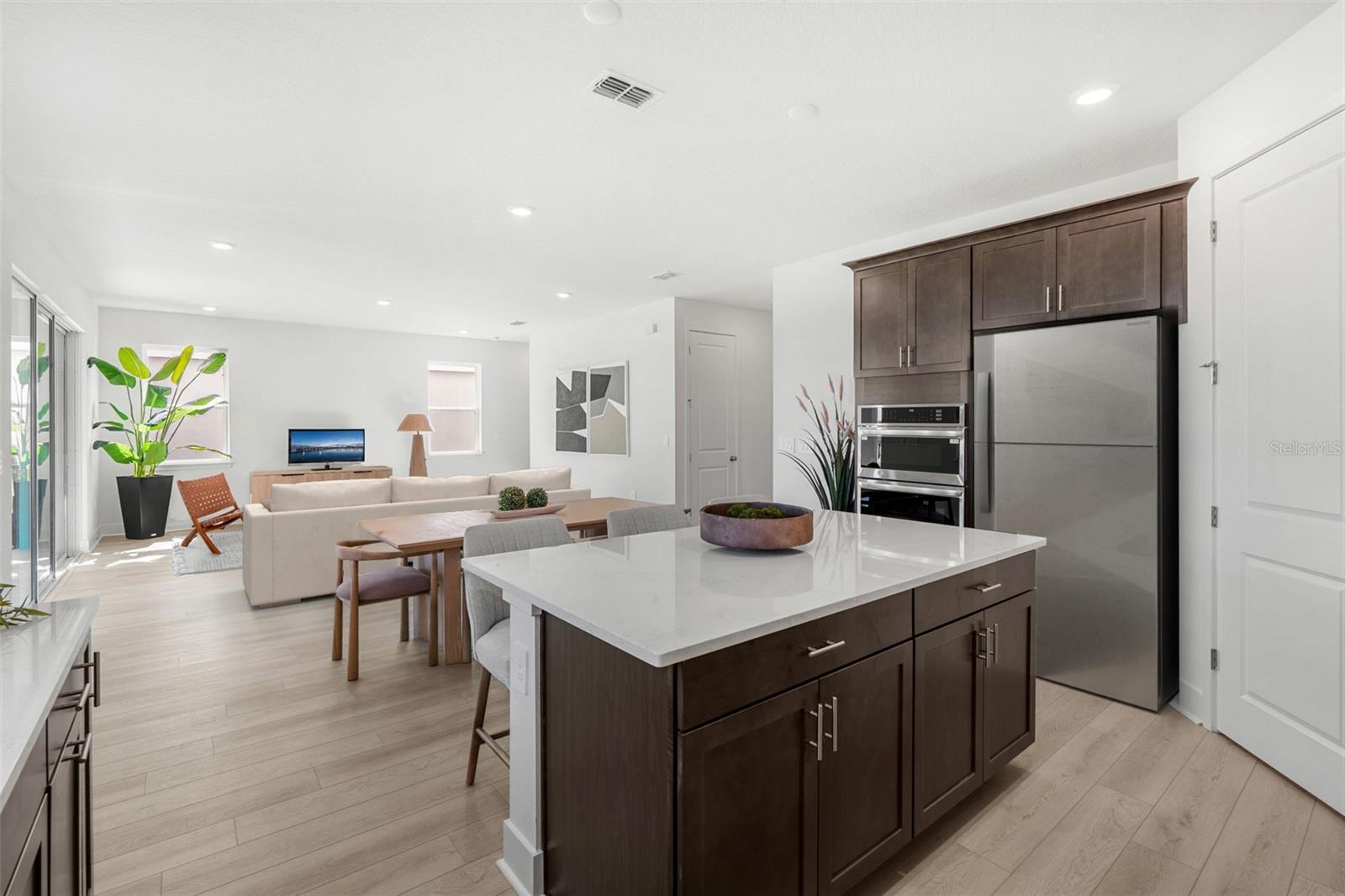 Image 5 of 35 For 810 Emerald Grove Drive