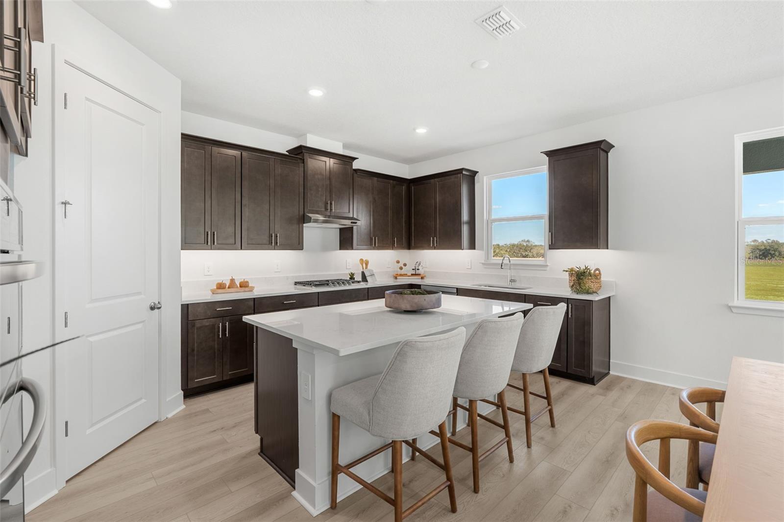 Image 6 of 35 For 810 Emerald Grove Drive