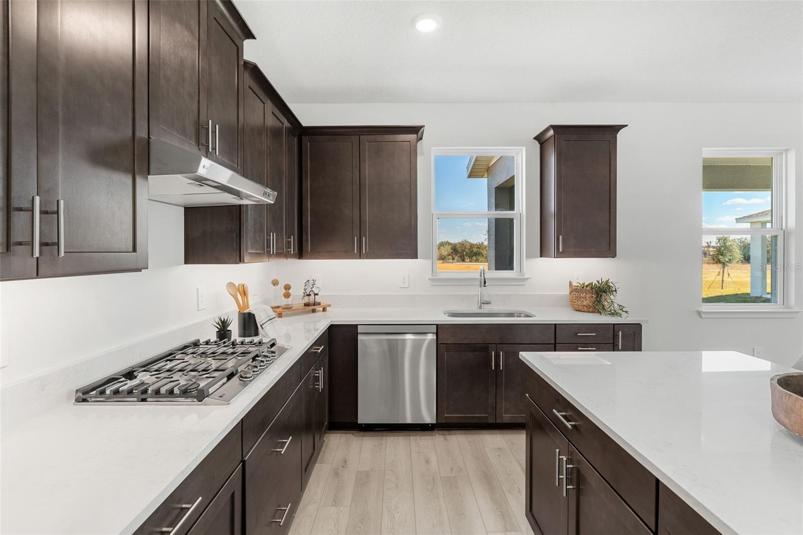 Image 7 of 35 For 810 Emerald Grove Drive