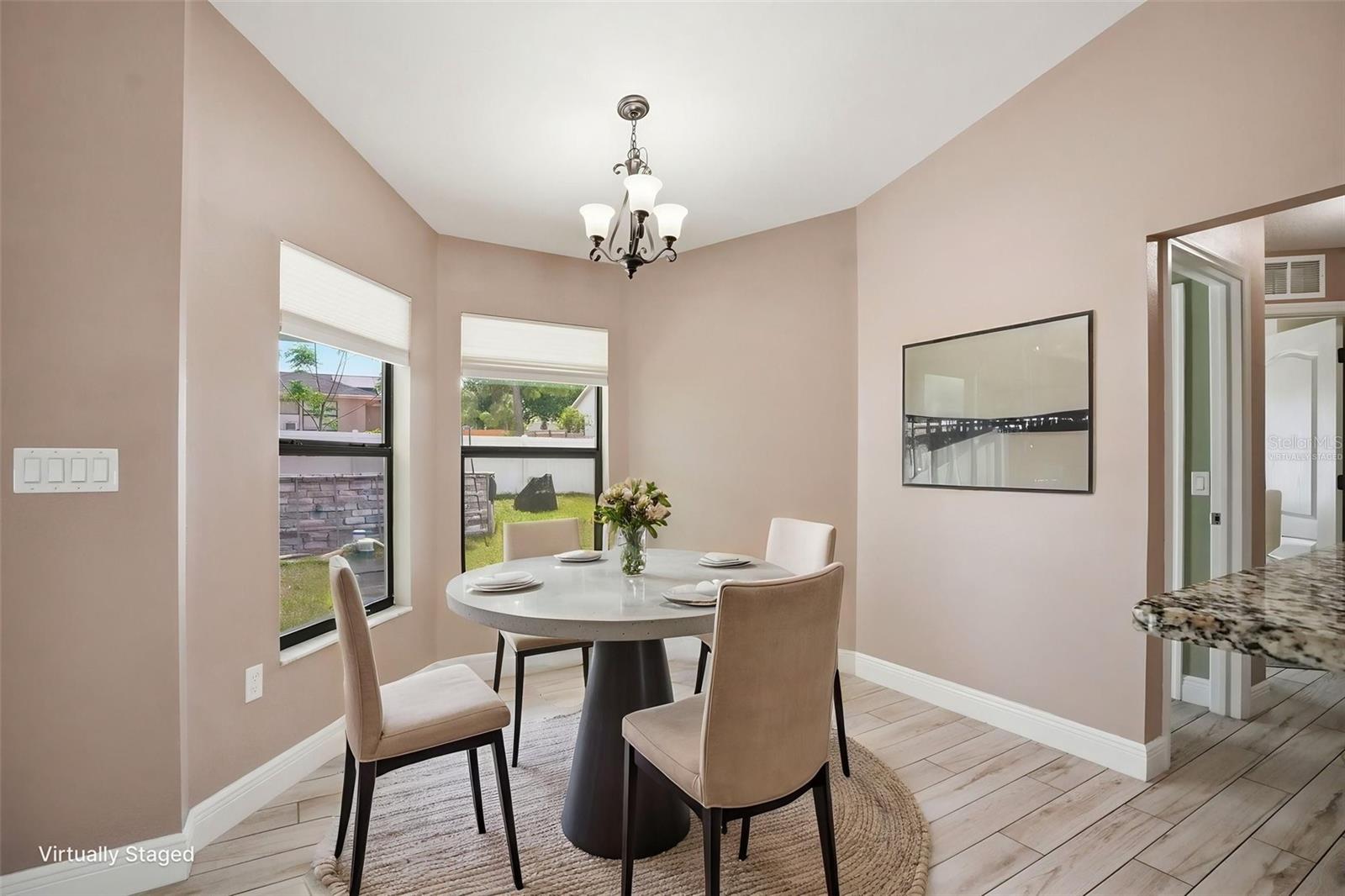 Listing photo id 13 for 4128 Everett Avenue