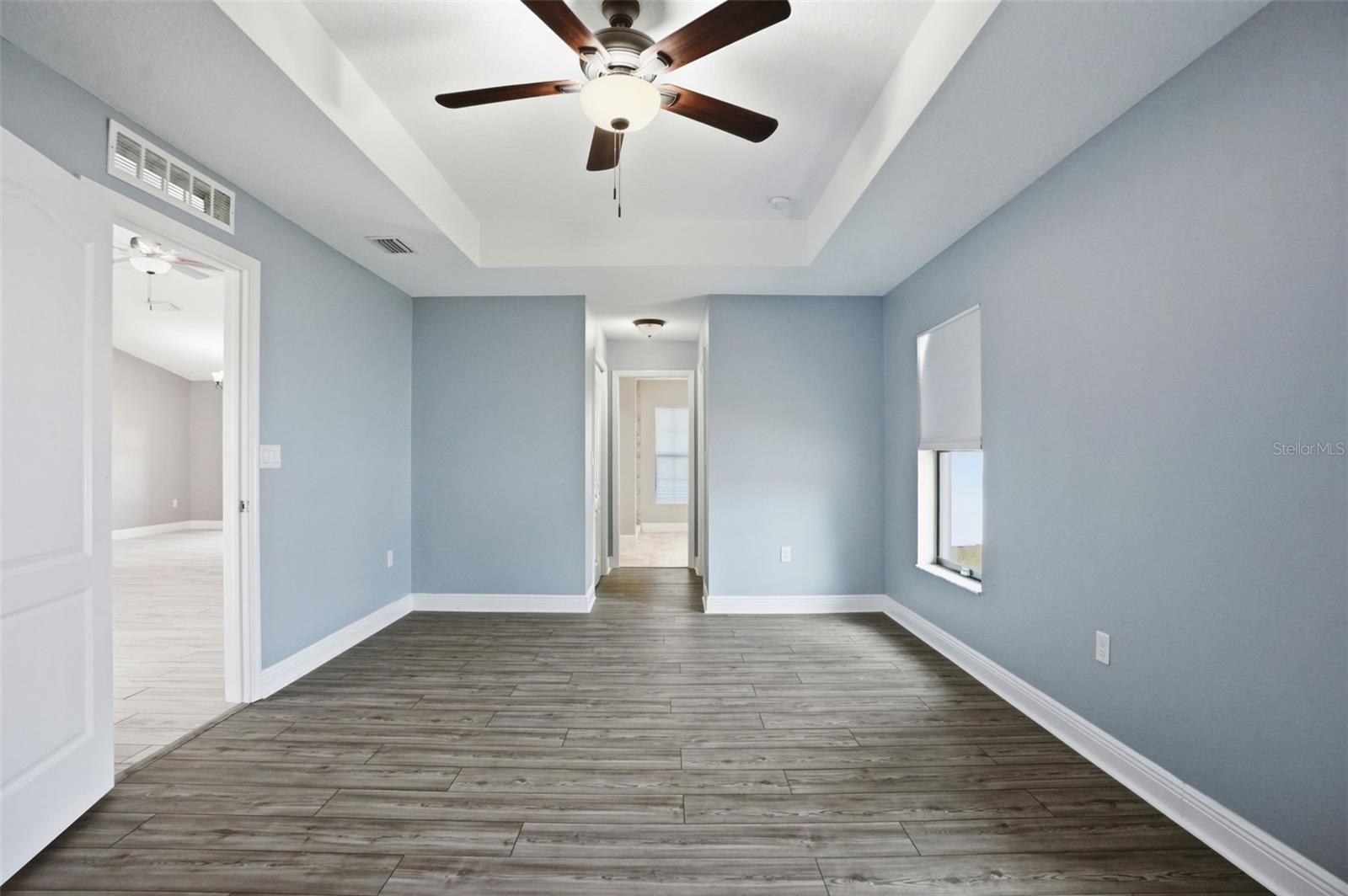 Listing photo id 25 for 4128 Everett Avenue