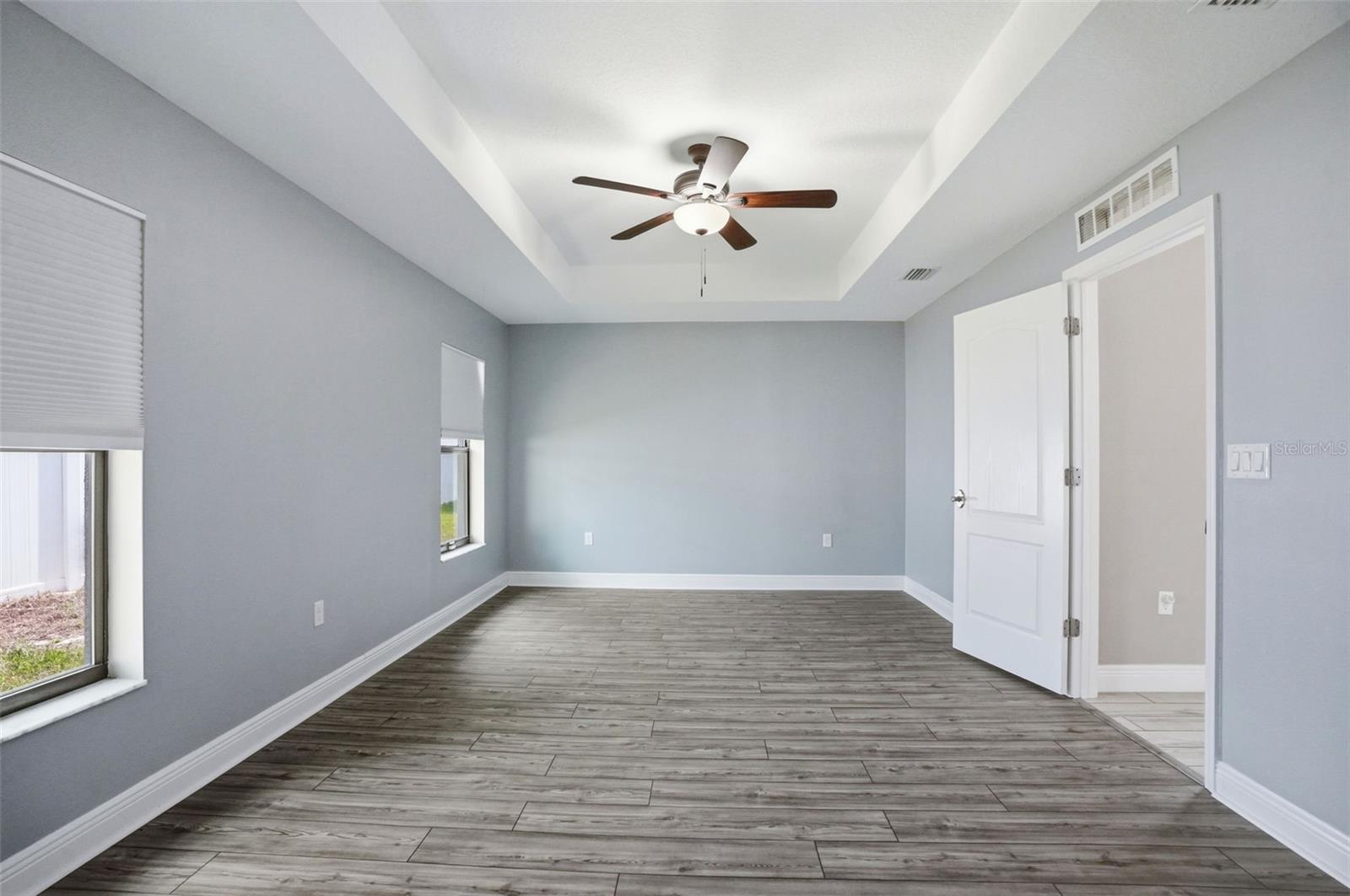 Listing photo id 26 for 4128 Everett Avenue