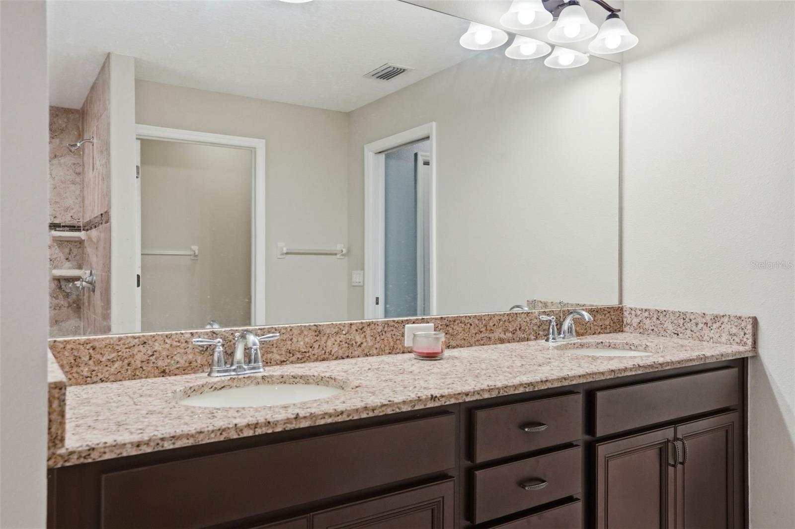 Listing photo id 29 for 4128 Everett Avenue