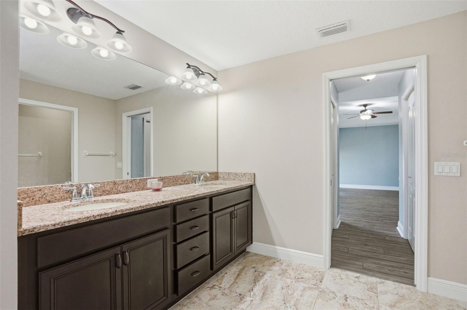 Listing photo id 30 for 4128 Everett Avenue