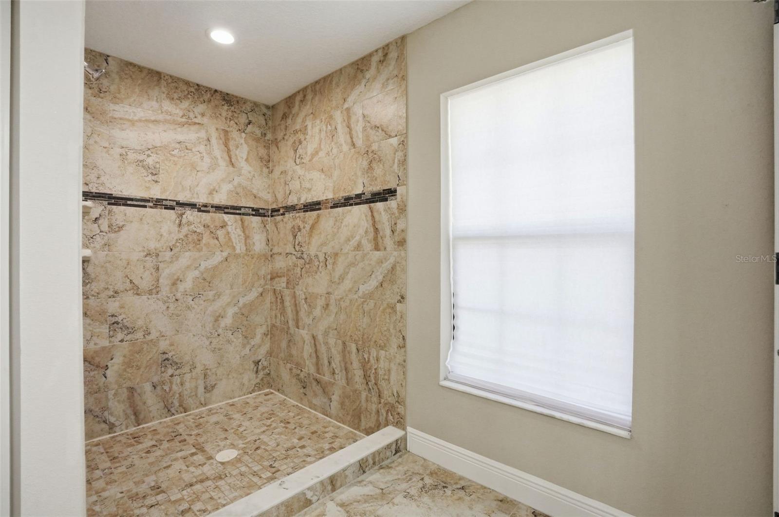 Listing photo id 32 for 4128 Everett Avenue